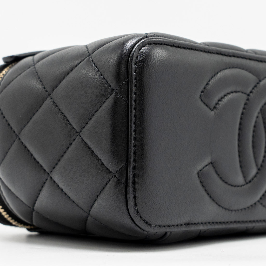 chanel-top-handle-long-vanity-lambskin-black-ghwmicrochip
