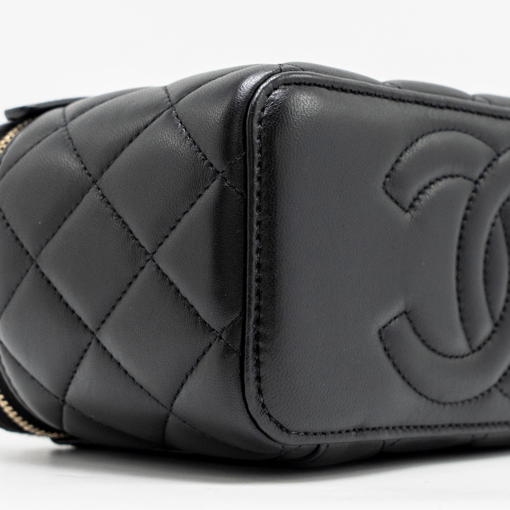 chanel-top-handle-long-vanity-lambskin-black-ghwmicrochip