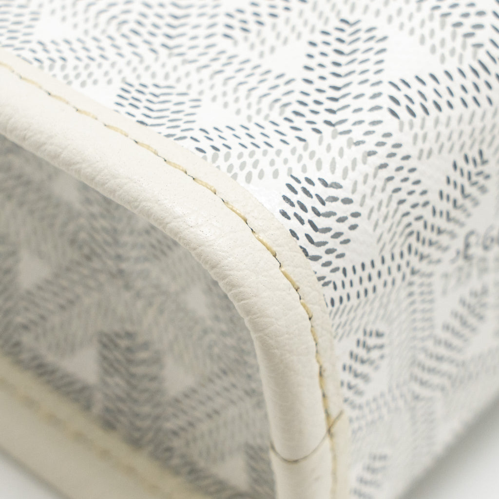 goyard-jouvence-mm-toiletry-bag-goyardine-canvas-white-shw-copy