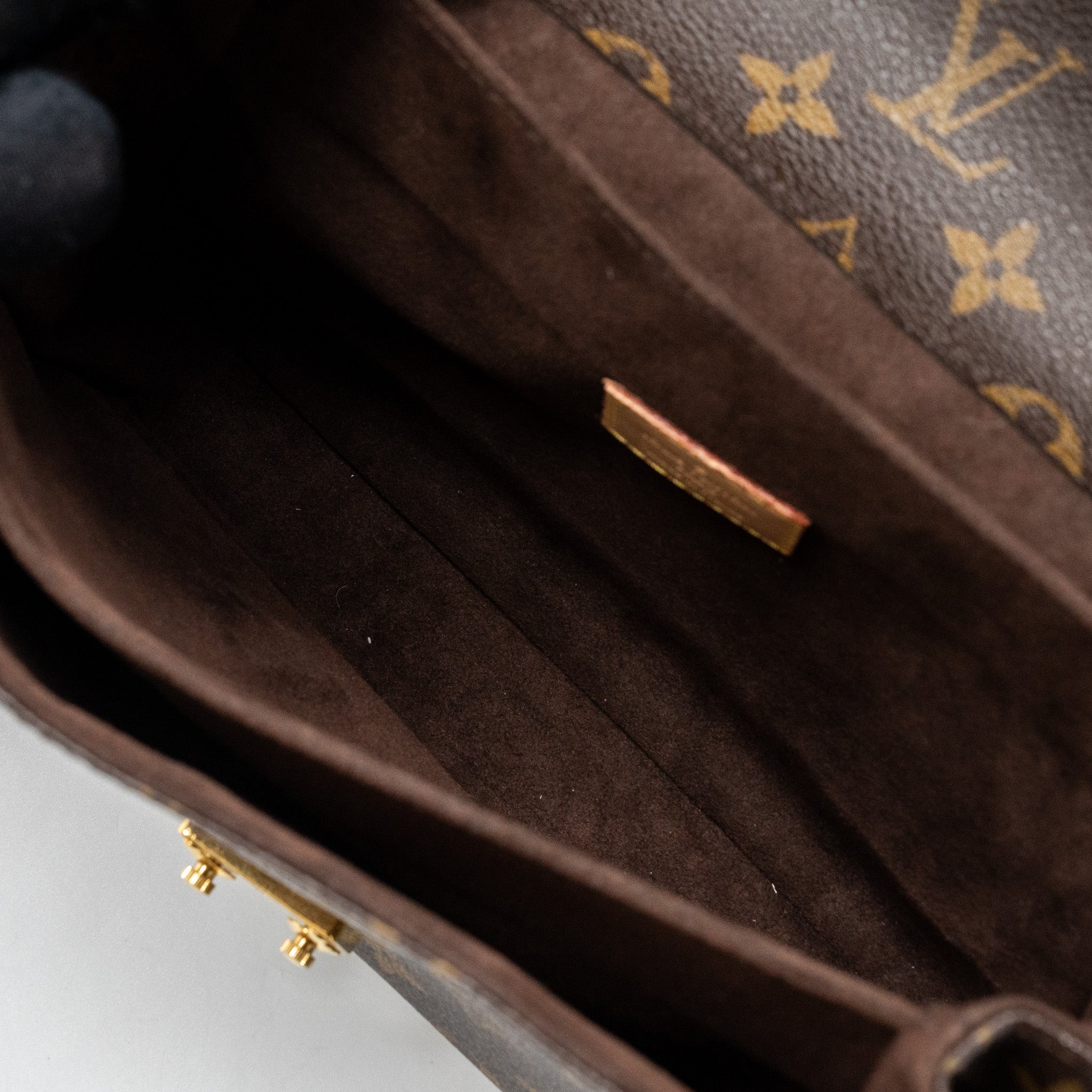louis-vuitton-pochette-metis-monogram-canvas-ghw-17