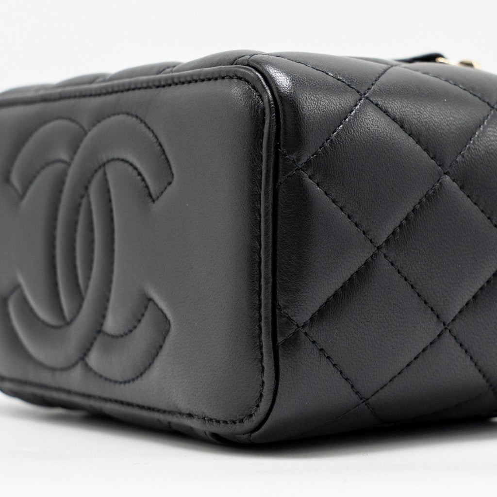 chanel-top-handle-long-vanity-lambskin-black-ghwmicrochip