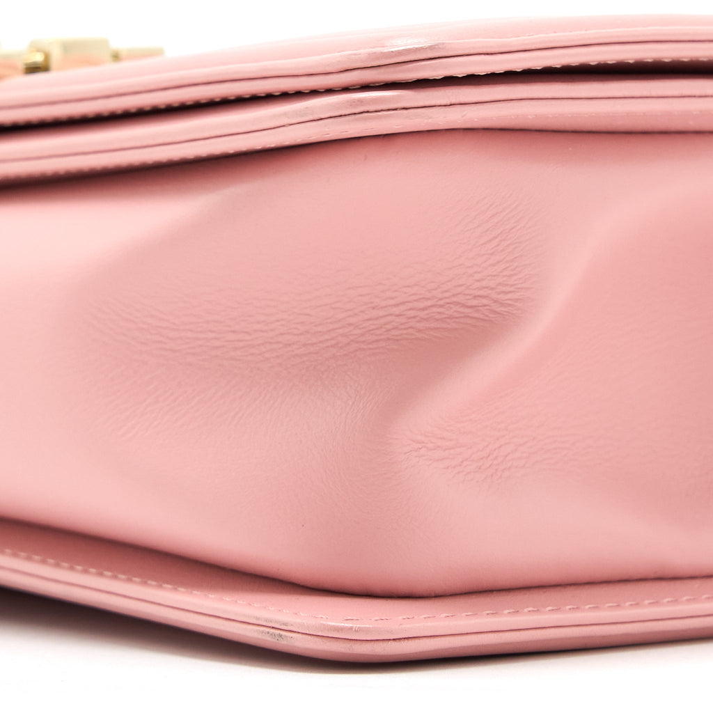 chanel-medium-boy-bag-calfskin-pink-lghw
