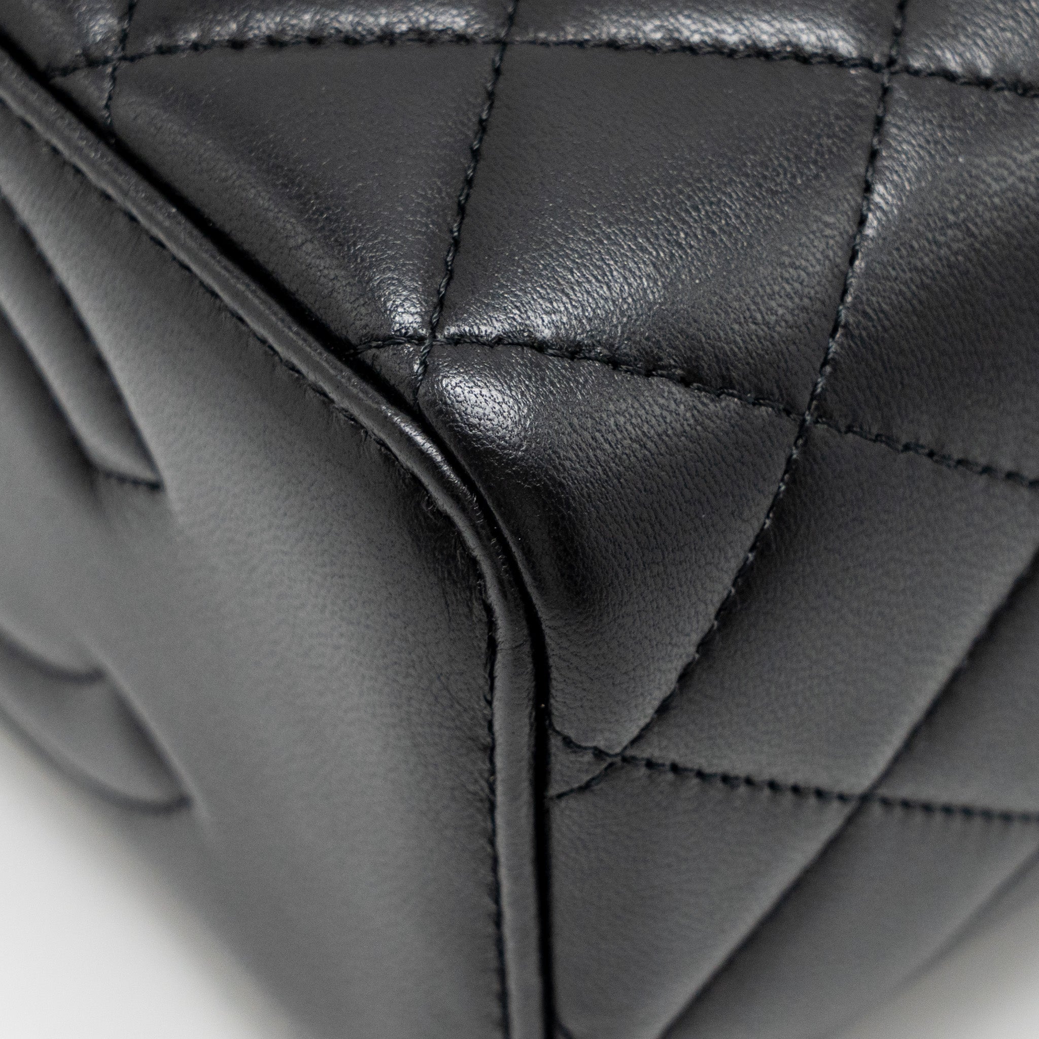 chanel-top-handle-long-vanity-lambskin-black-ghwmicrochip