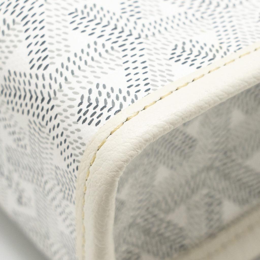 goyard-jouvence-mm-toiletry-bag-goyardine-canvas-white-shw-copy