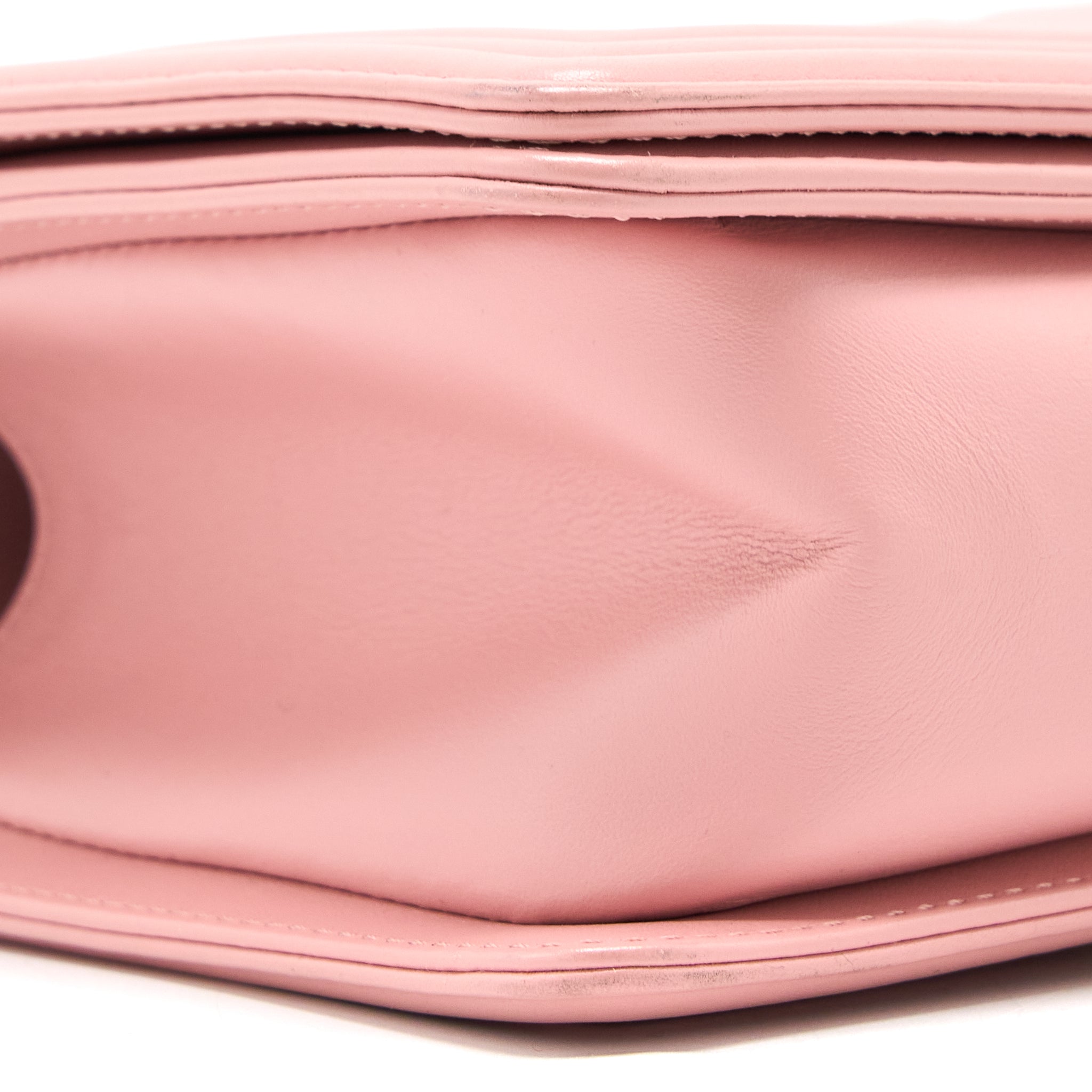 chanel-medium-boy-bag-calfskin-pink-lghw