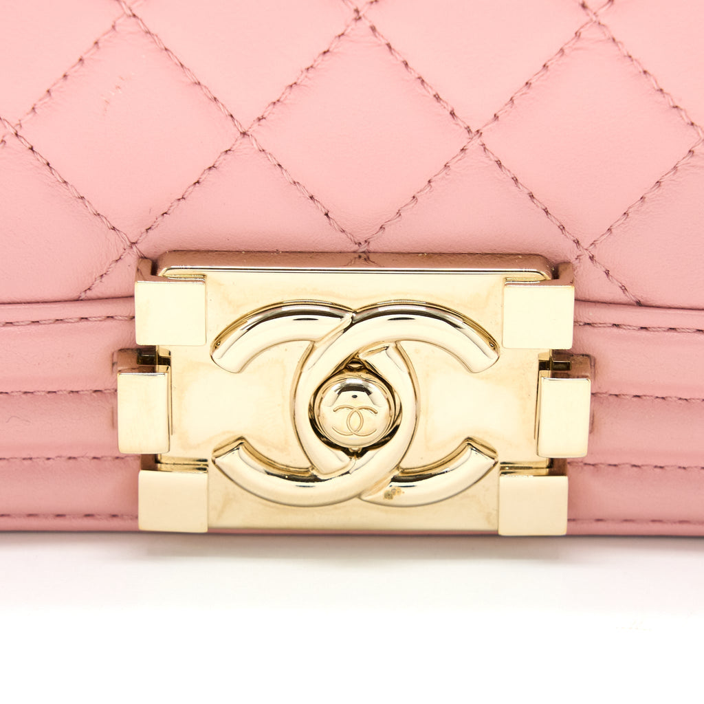 chanel-medium-boy-bag-calfskin-pink-lghw