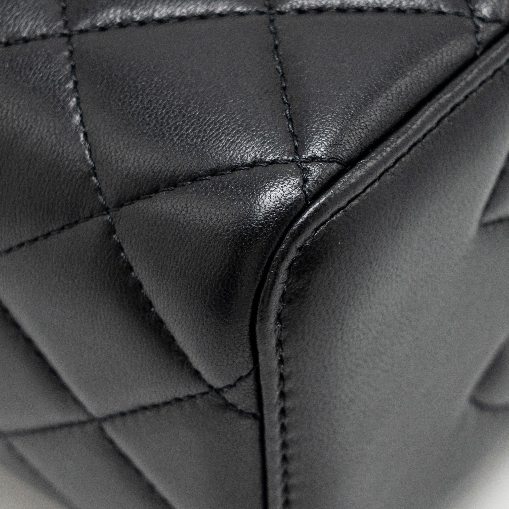 chanel-top-handle-long-vanity-lambskin-black-ghwmicrochip