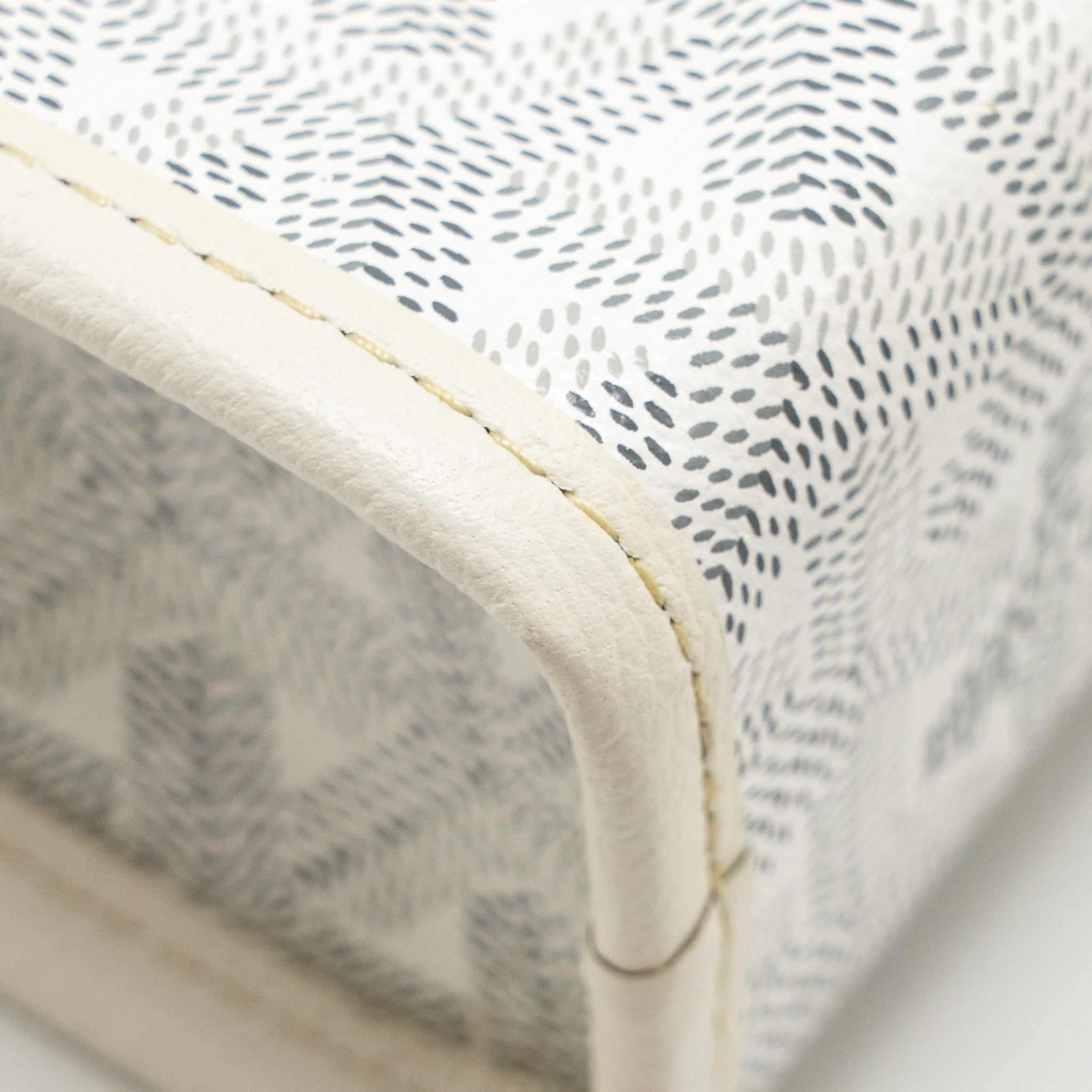 goyard-jouvence-mm-toiletry-bag-goyardine-canvas-white-shw-copy