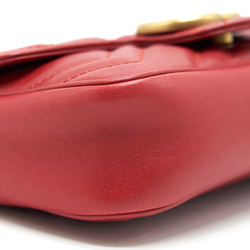 gucci-gg-marmont-super-mini-leather-bag-red