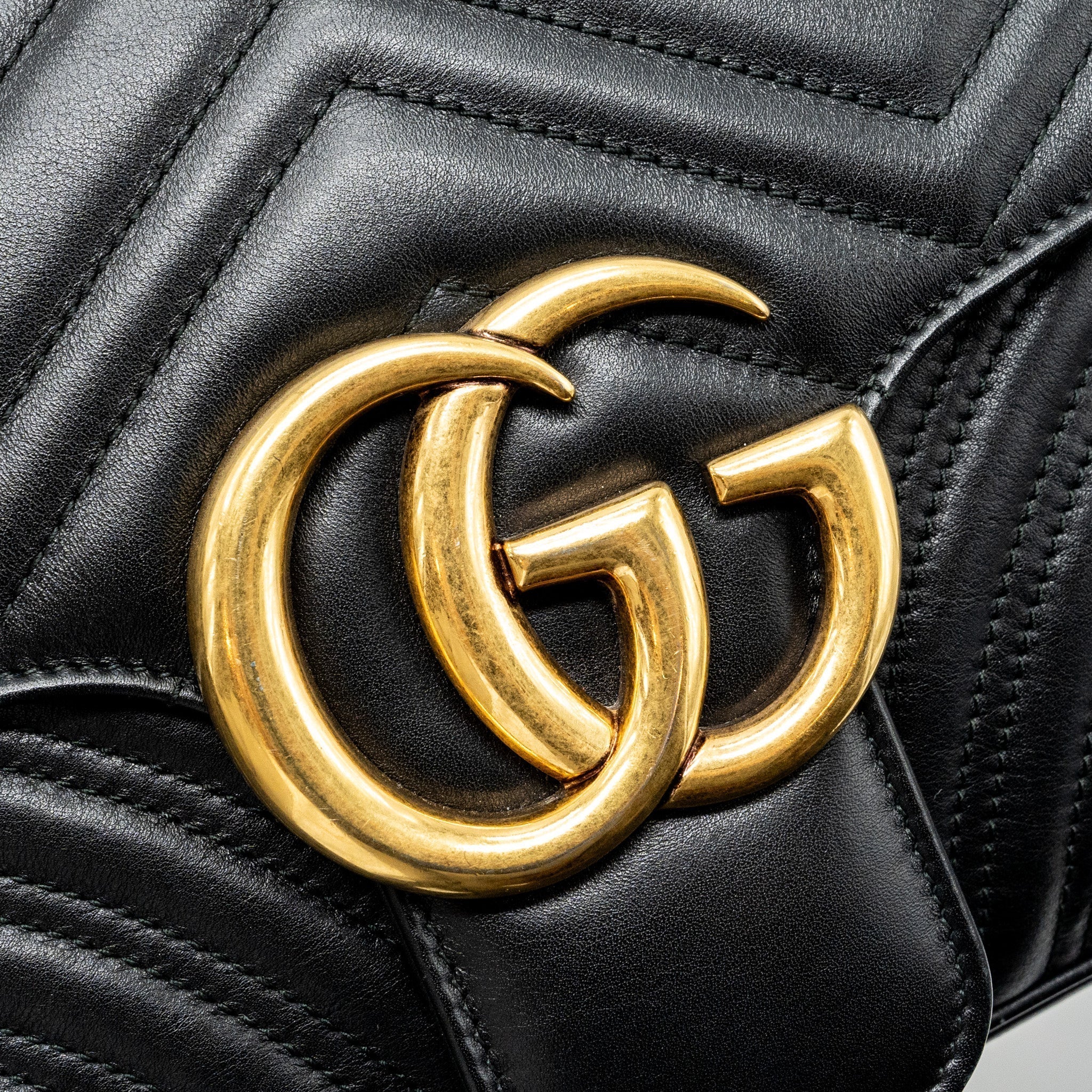 gucci-medium-gg-marmont-bag-calfskin-black-ghw