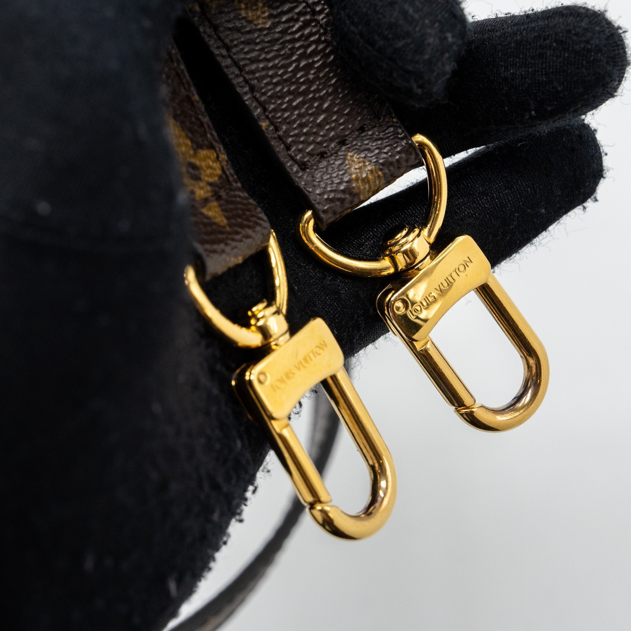 louis-vuitton-pochette-metis-monogram-canvas-ghw-17