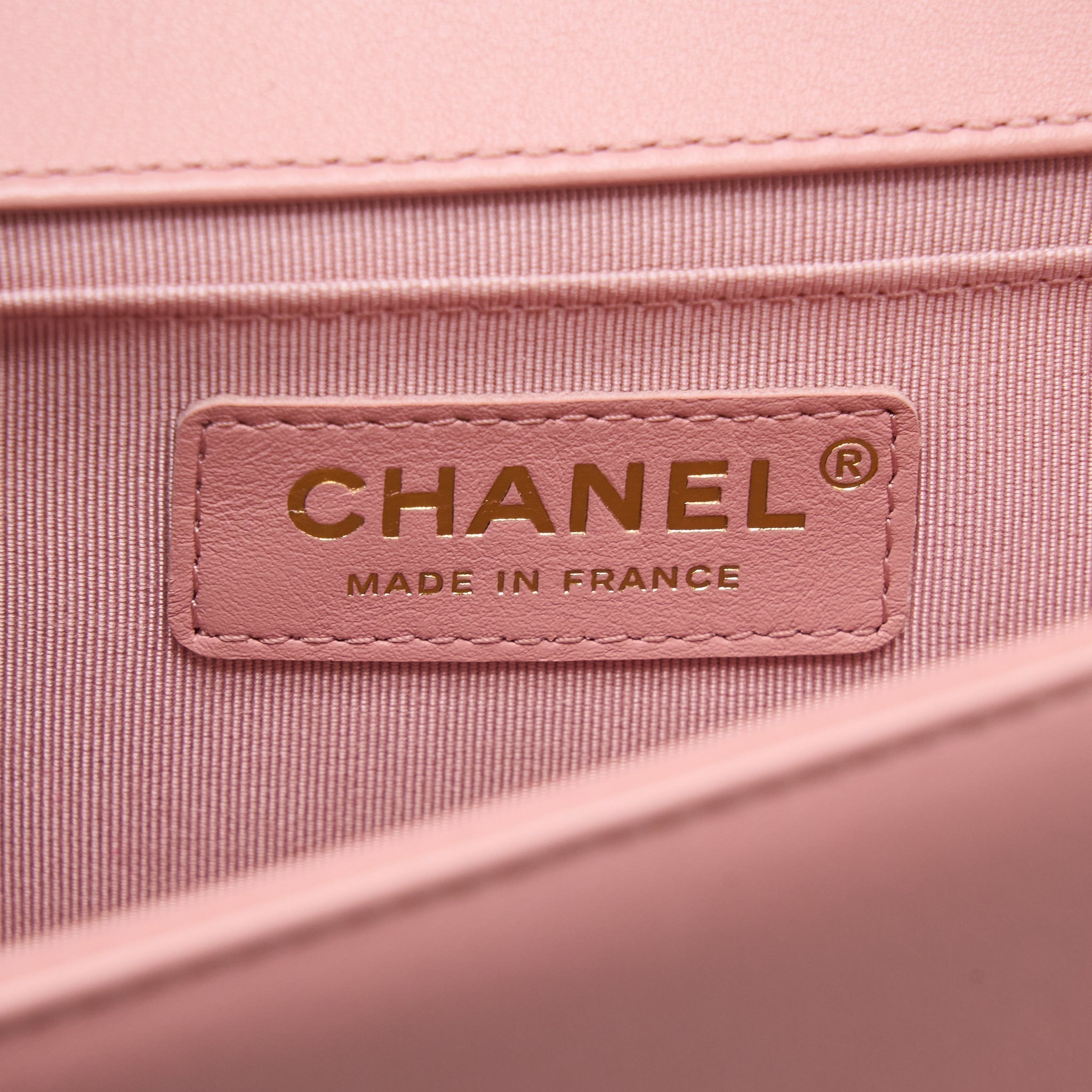chanel-medium-boy-bag-calfskin-pink-lghw