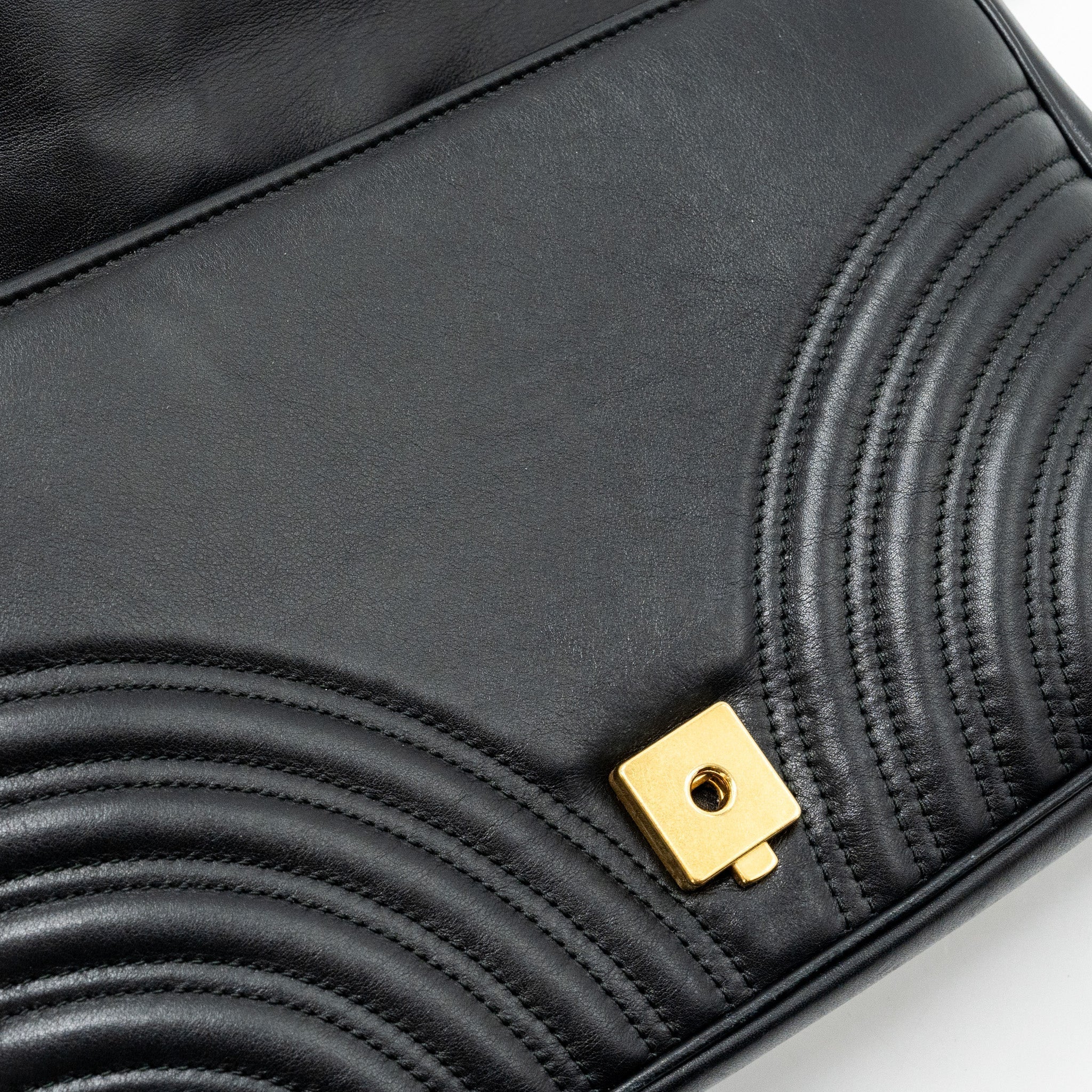 gucci-medium-gg-marmont-bag-calfskin-black-ghw