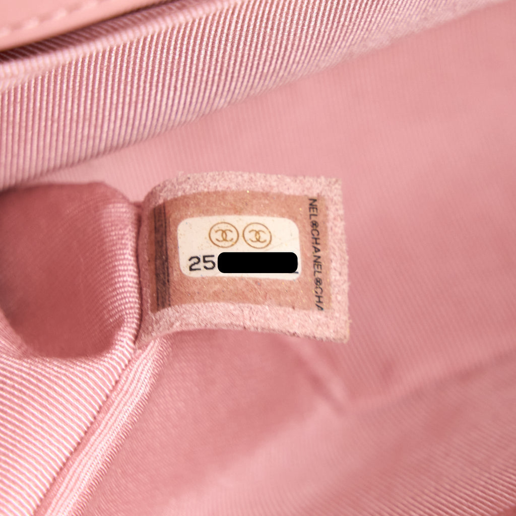 chanel-medium-boy-bag-calfskin-pink-lghw