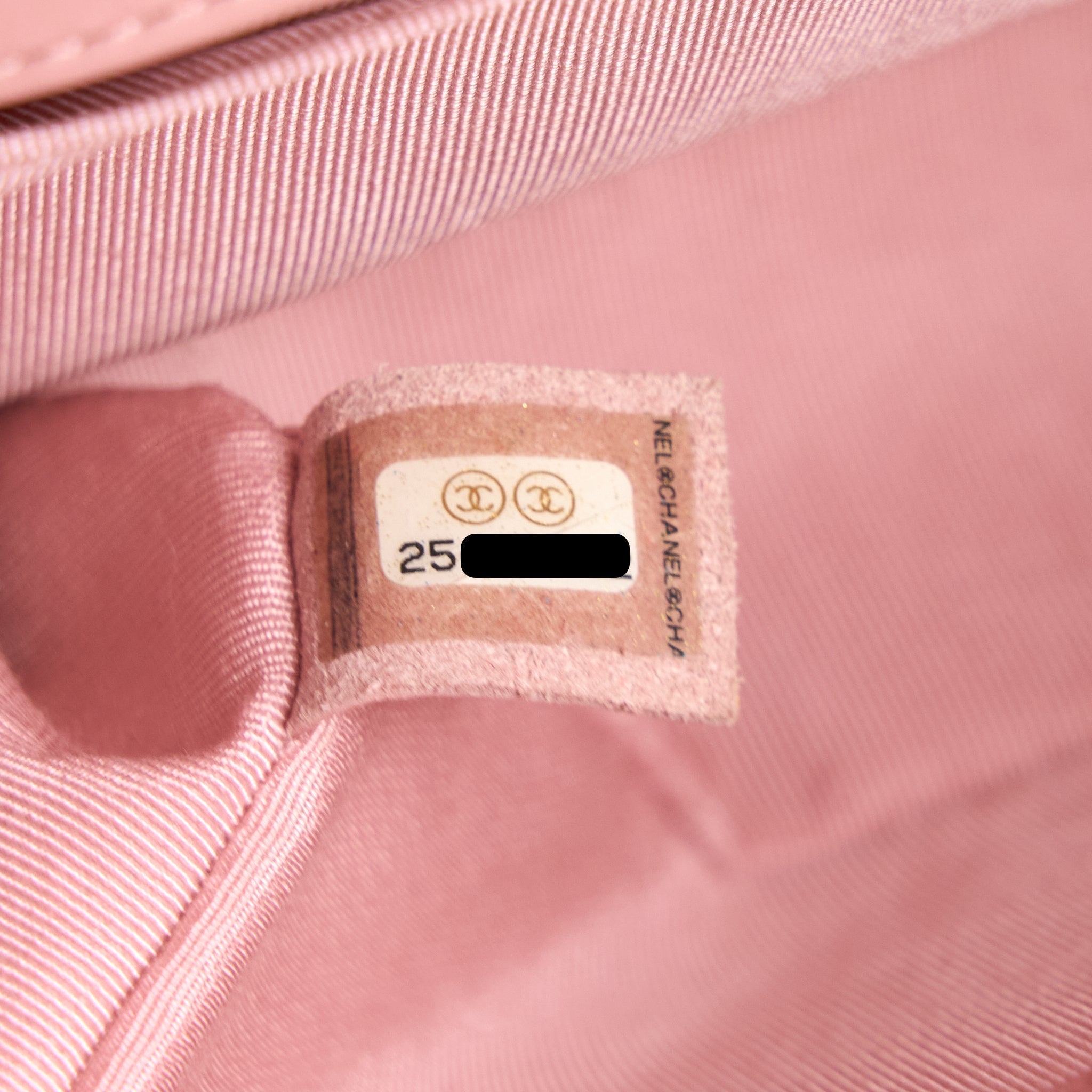 chanel-medium-boy-bag-calfskin-pink-lghw