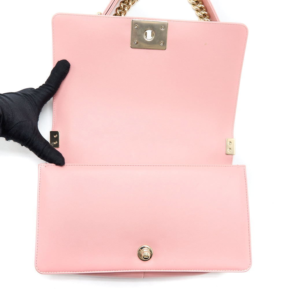 chanel-medium-boy-bag-calfskin-pink-lghw