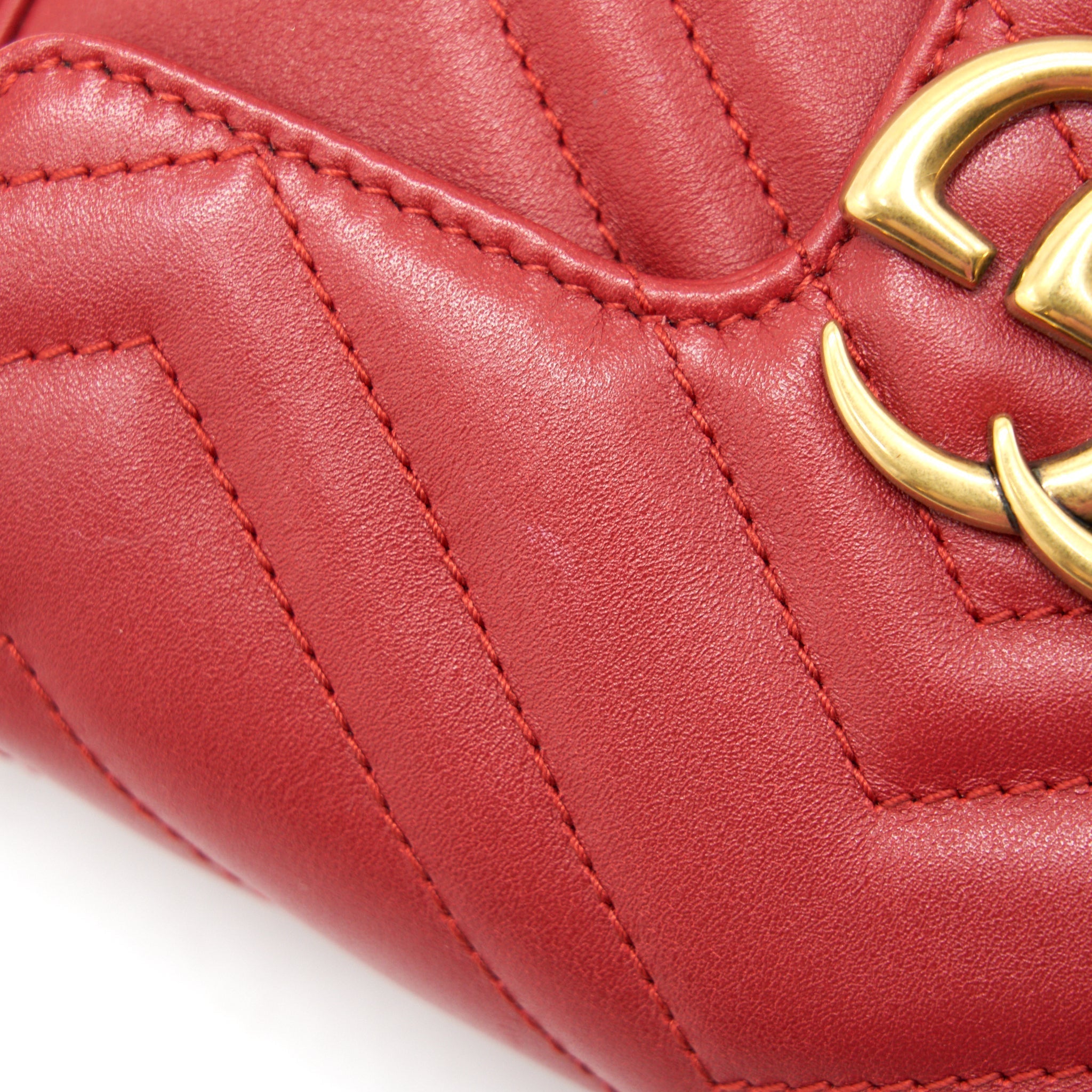 gucci-gg-marmont-super-mini-leather-bag-red