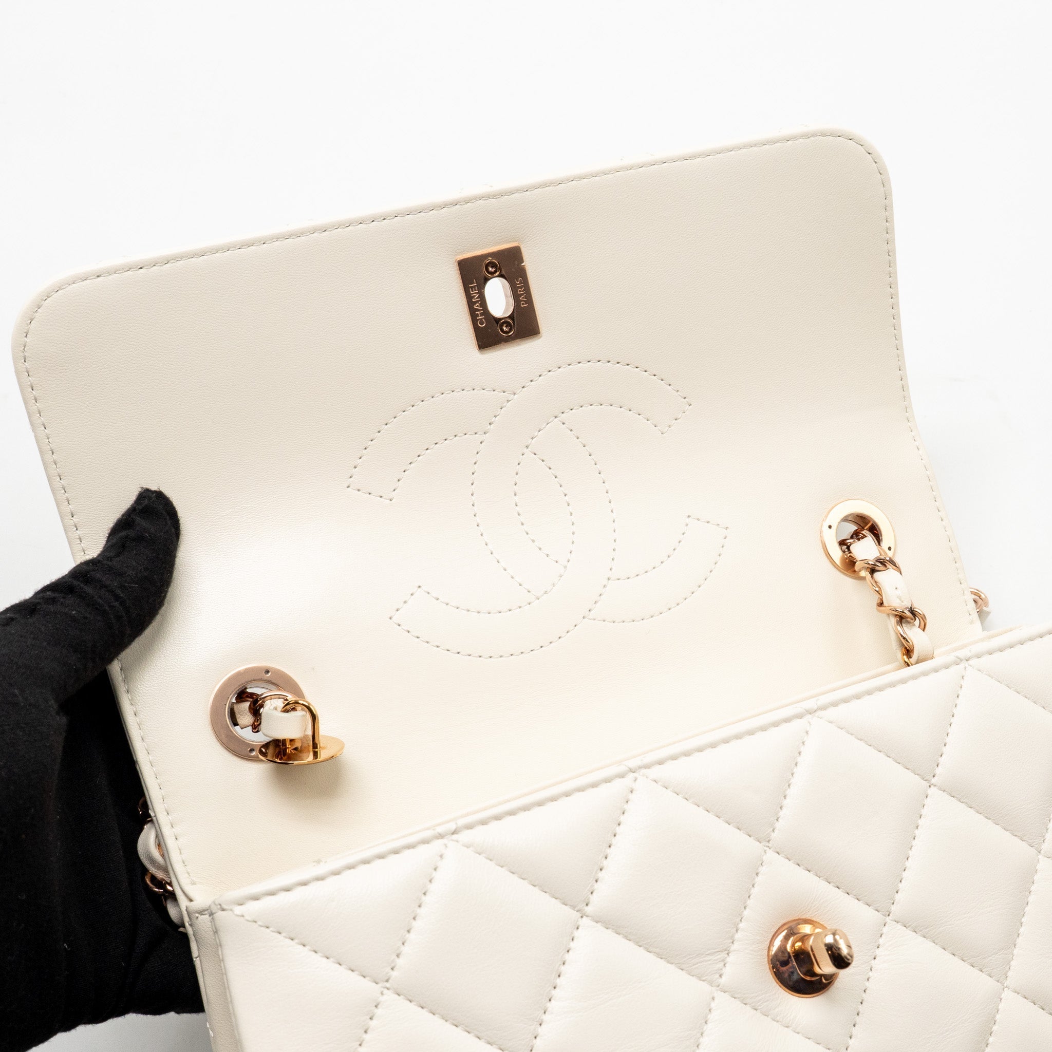 chanel-top-handle-trendy-cc-flap-bag-lambskin-white-rghwmicrochip