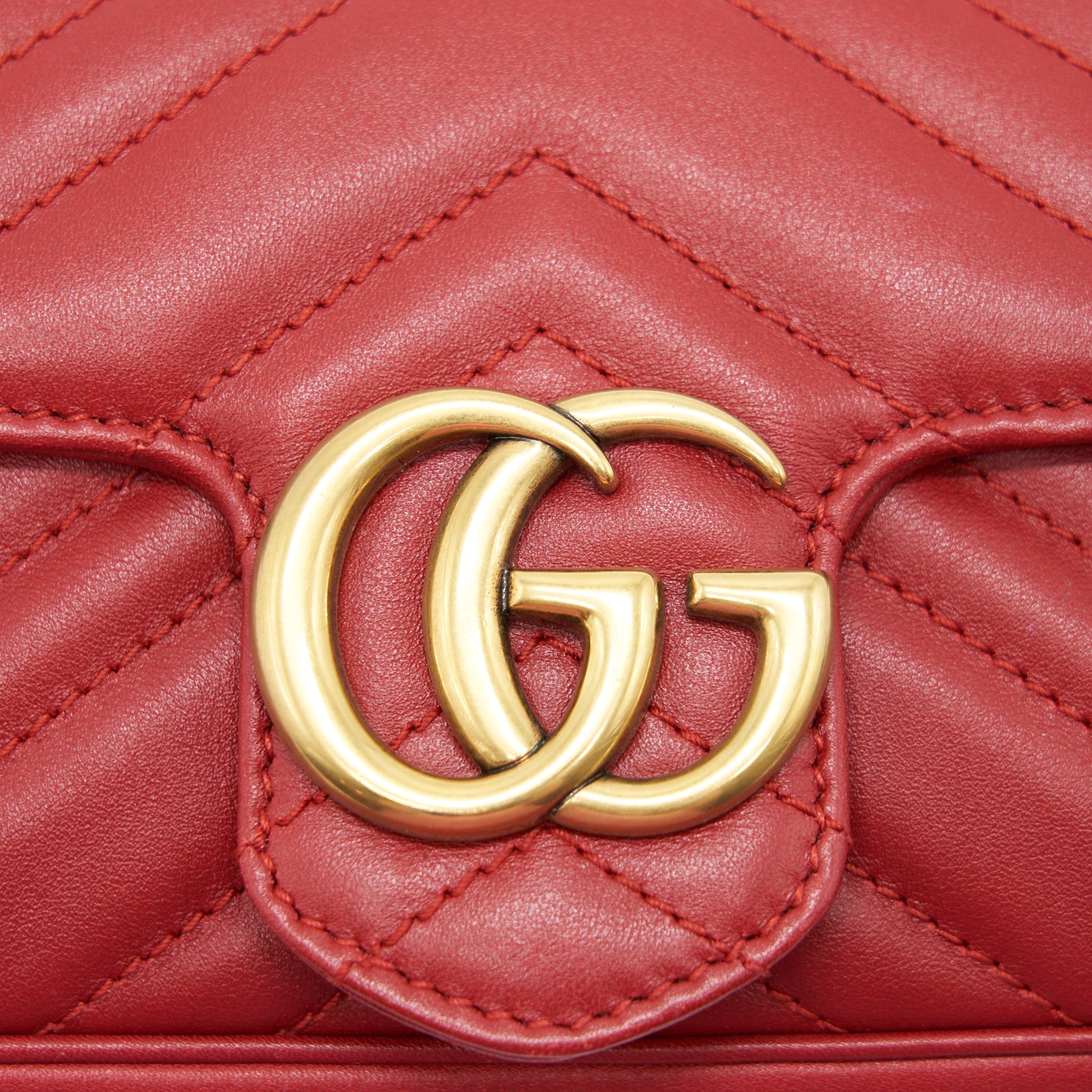 gucci-gg-marmont-super-mini-leather-bag-red