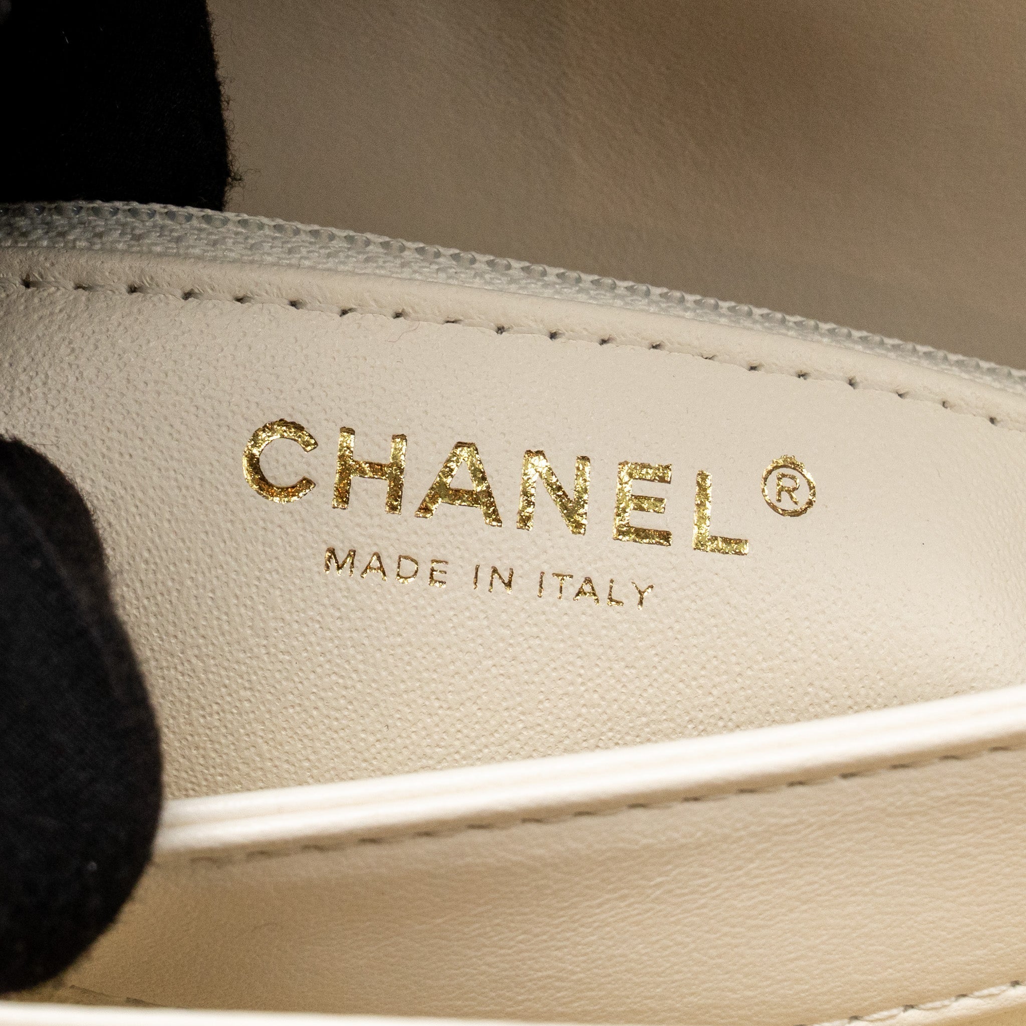 chanel-top-handle-trendy-cc-flap-bag-lambskin-white-rghwmicrochip