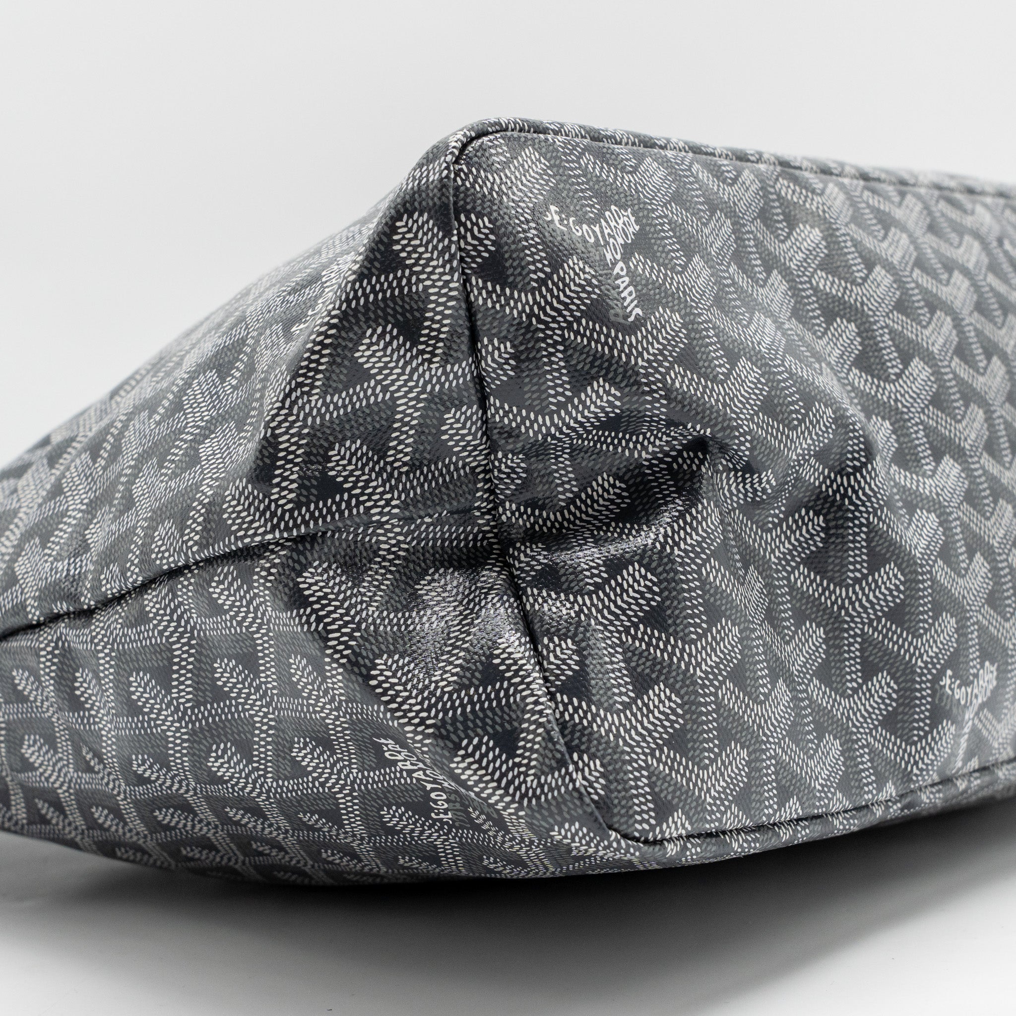 goyard-boheme-hobo-bag-pm-goyardine-canvas-gris-shw