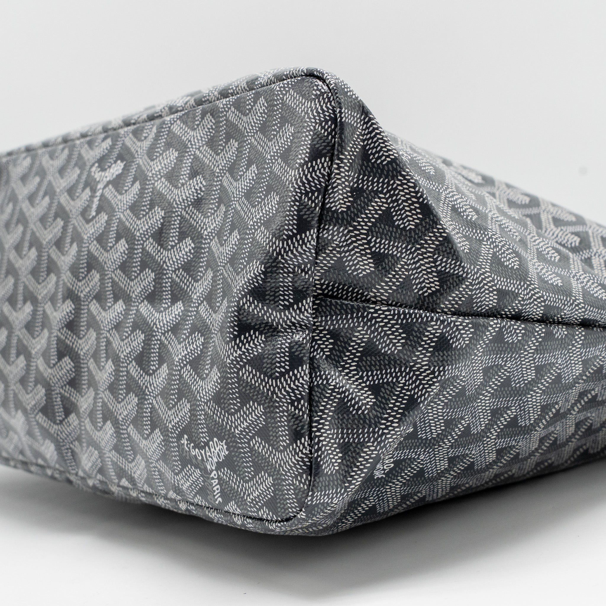 goyard-boheme-hobo-bag-pm-goyardine-canvas-gris-shw