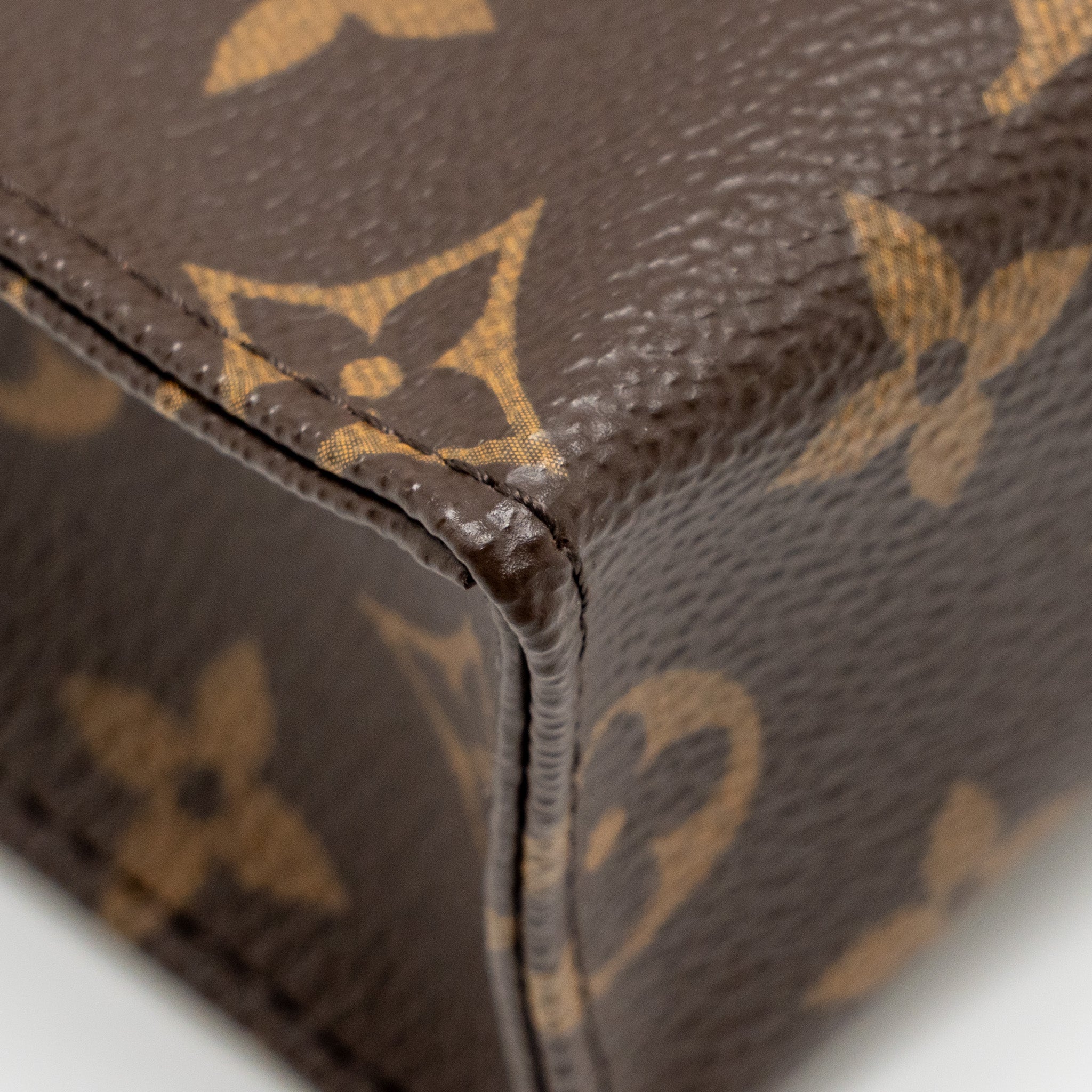 louis-vuitton-toiletry-pochette-26-monogram-canvas-ghw-13