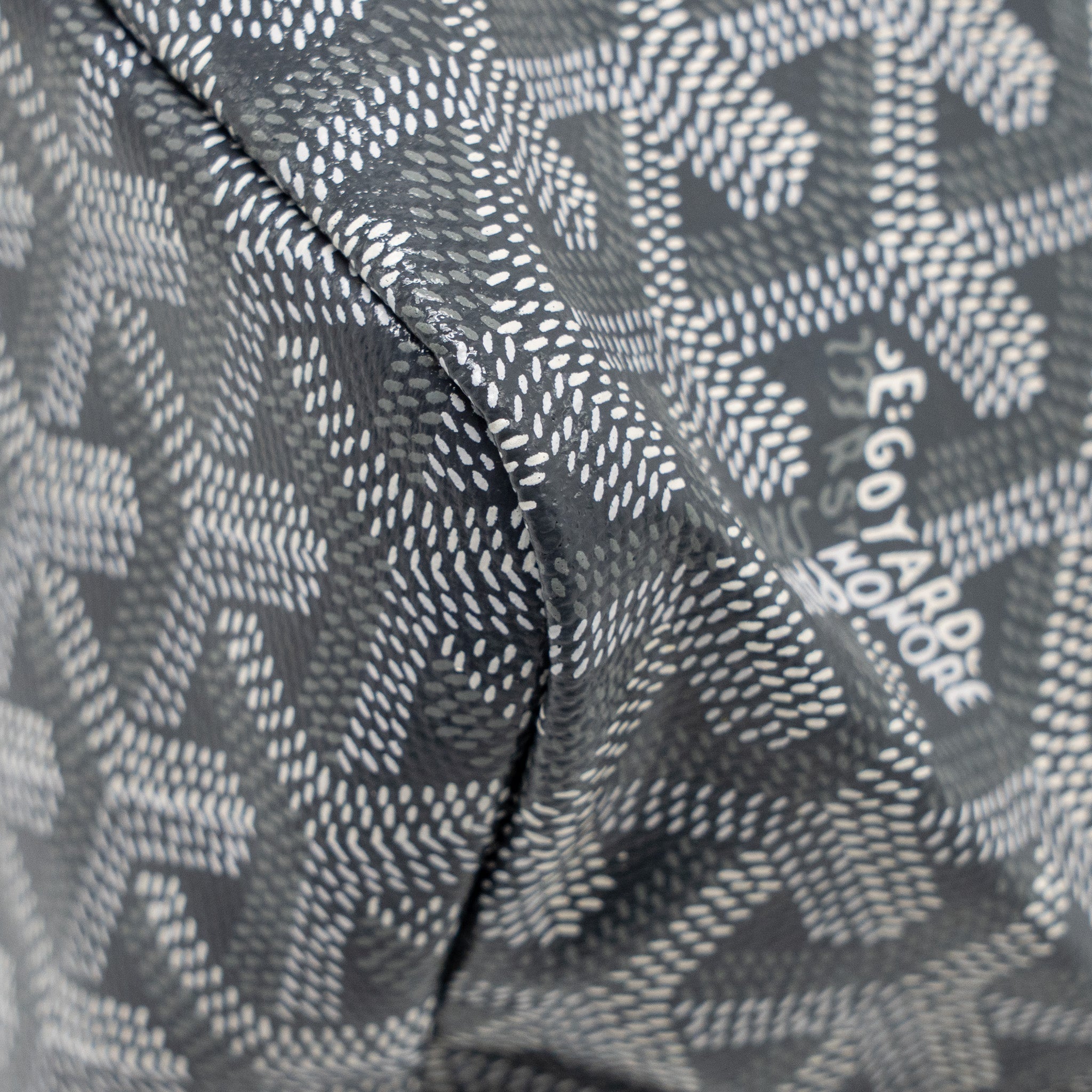 goyard-boheme-hobo-bag-pm-goyardine-canvas-gris-shw