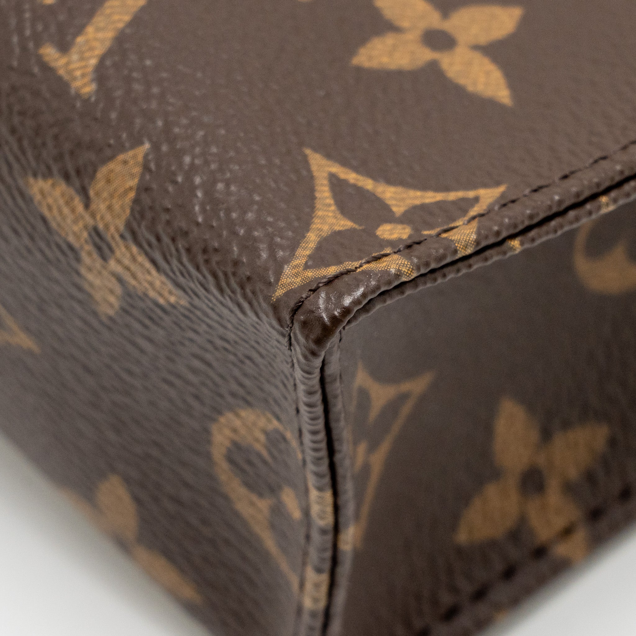 louis-vuitton-toiletry-pochette-26-monogram-canvas-ghw-13