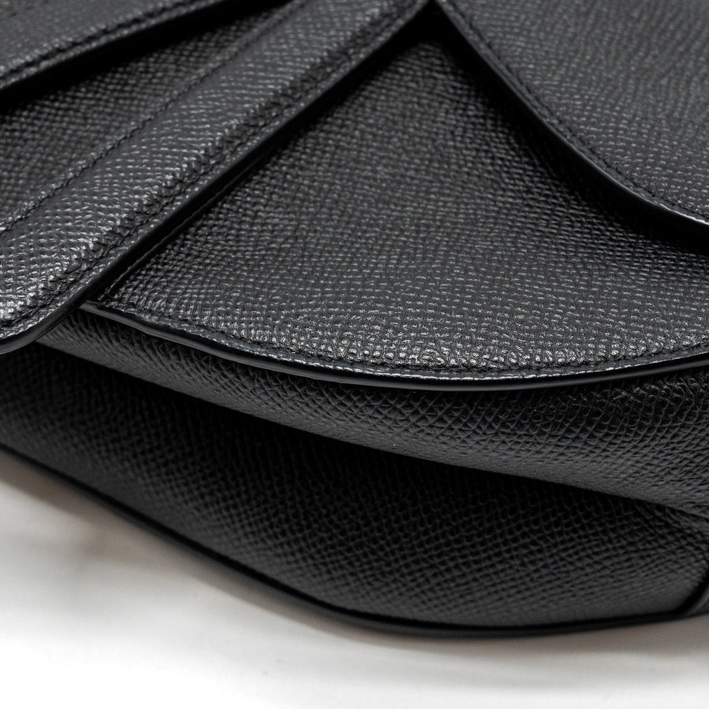 dior-medium-saddle-grained-calfskin-black-ghw