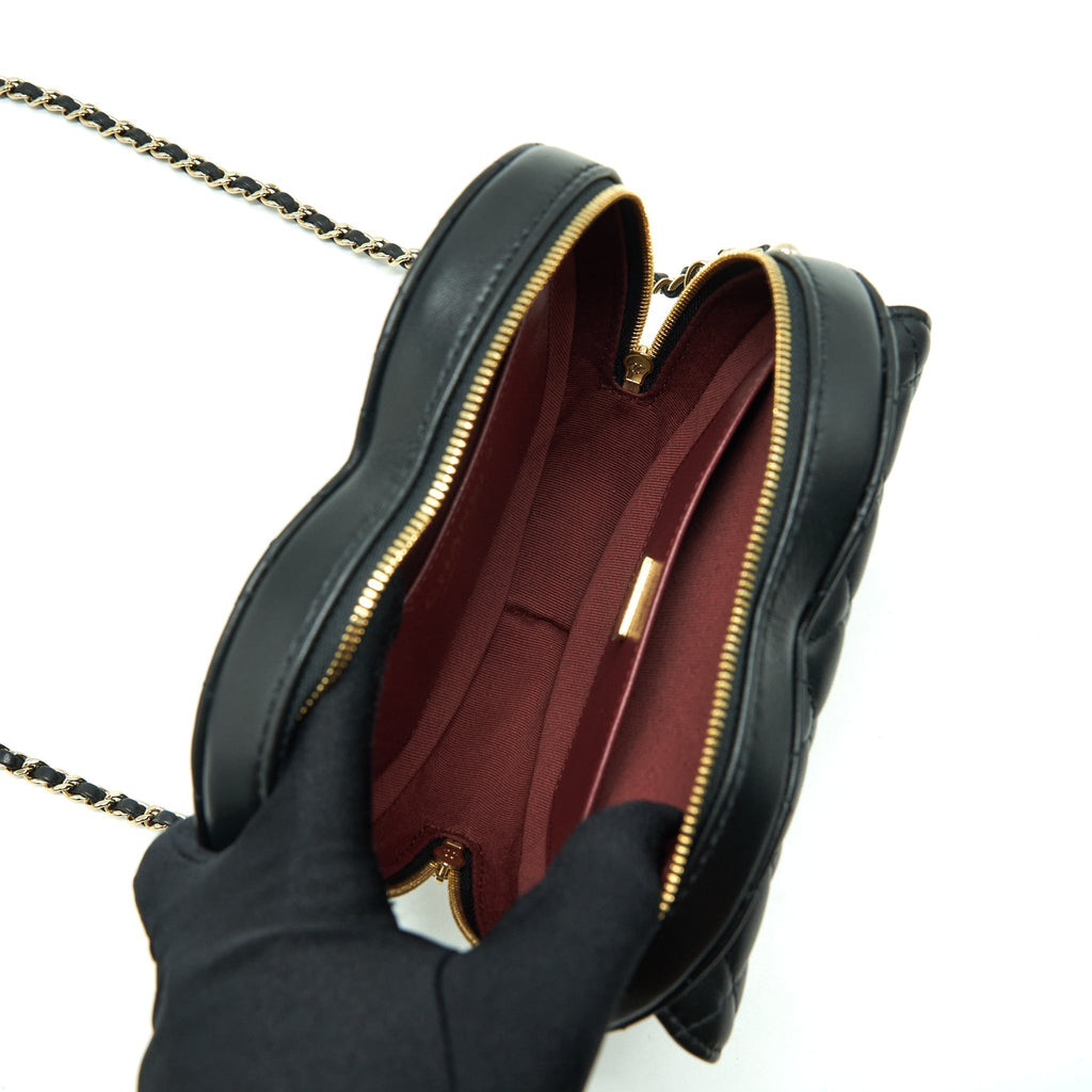 chanel-22s-heart-bag-lambskin-black-lghw-microchip