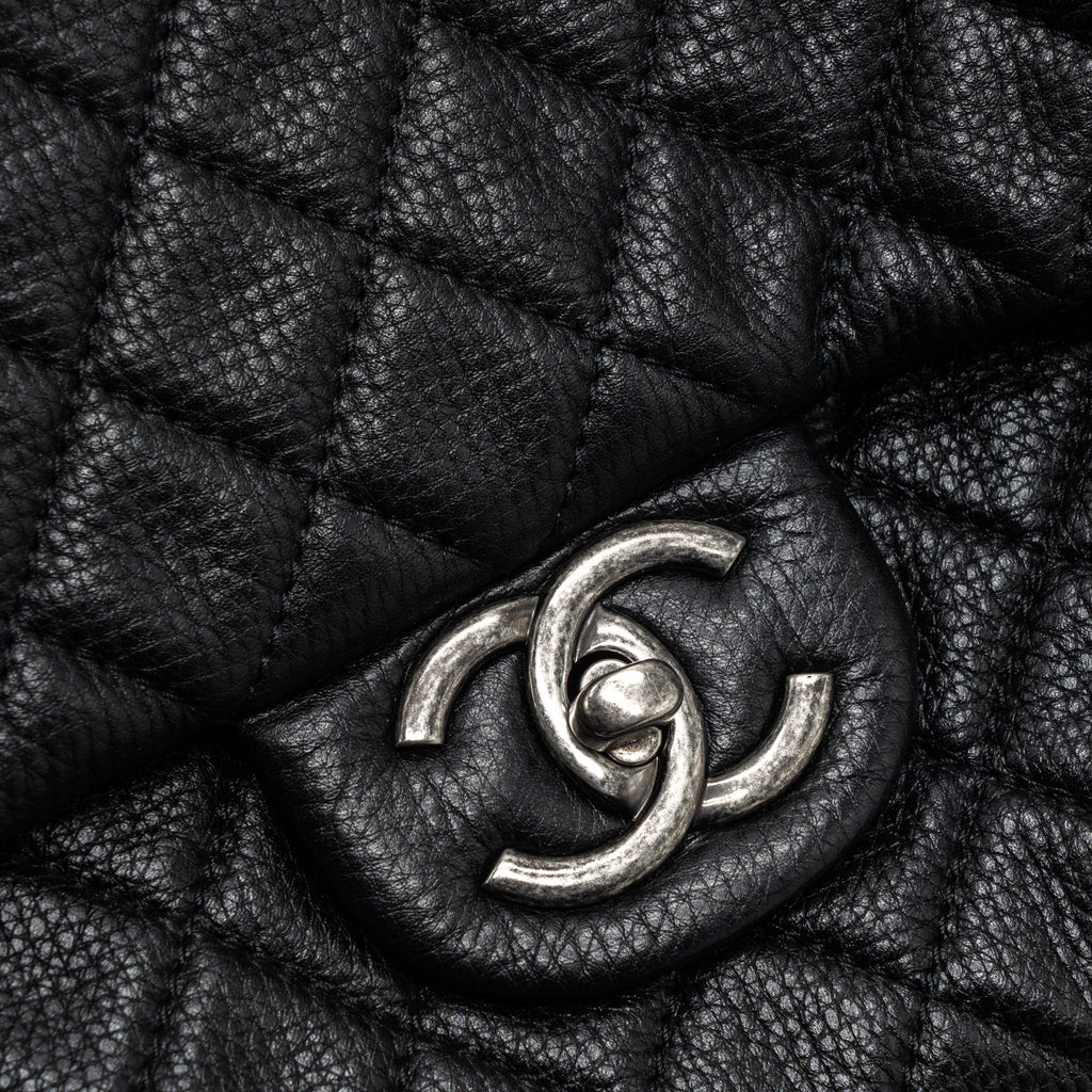 chanel-xxl-classic-travel-flap-calfskin-black-ruthenium-hardware