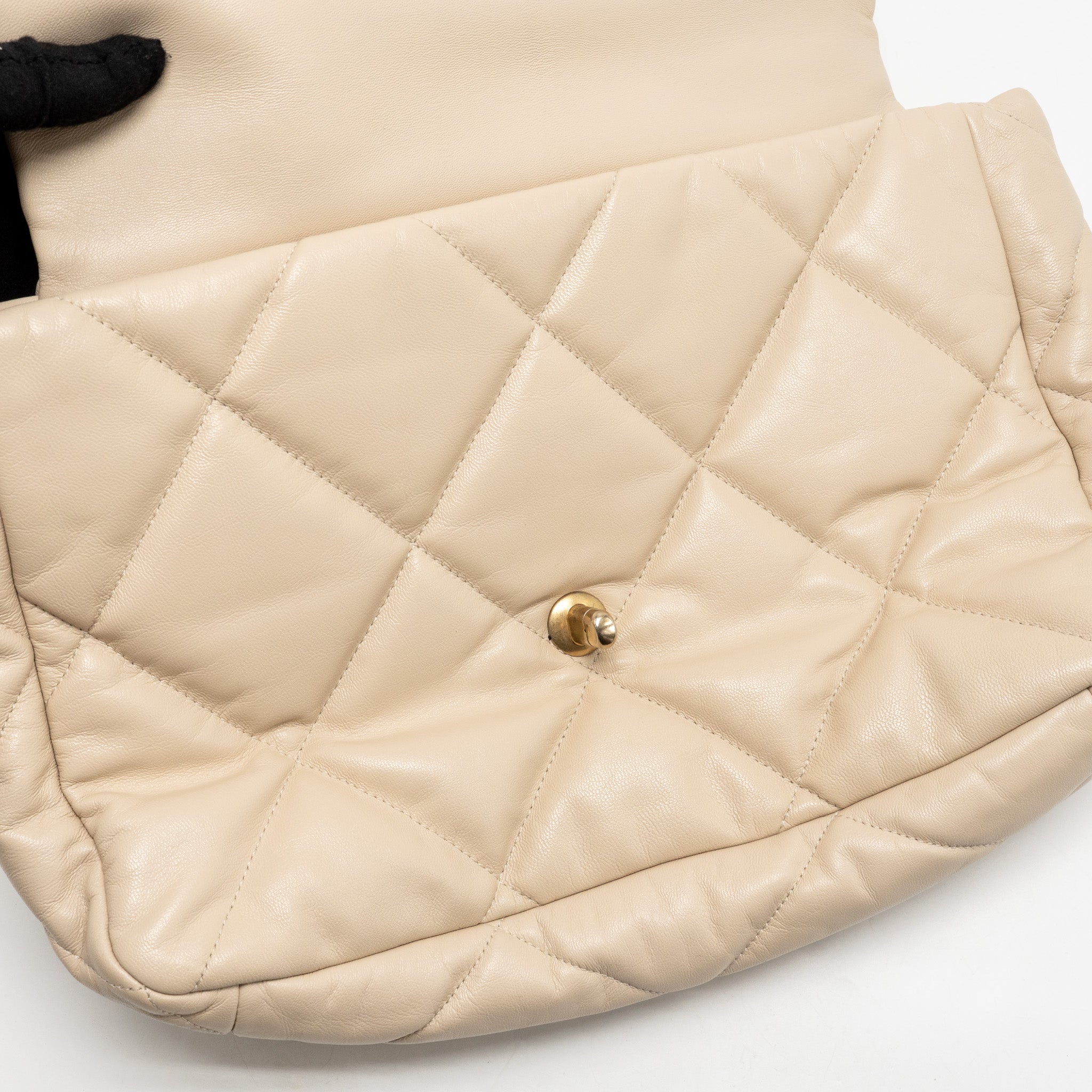chanel-maxi-19-bag-goatskin-beige-multicolor-hardware