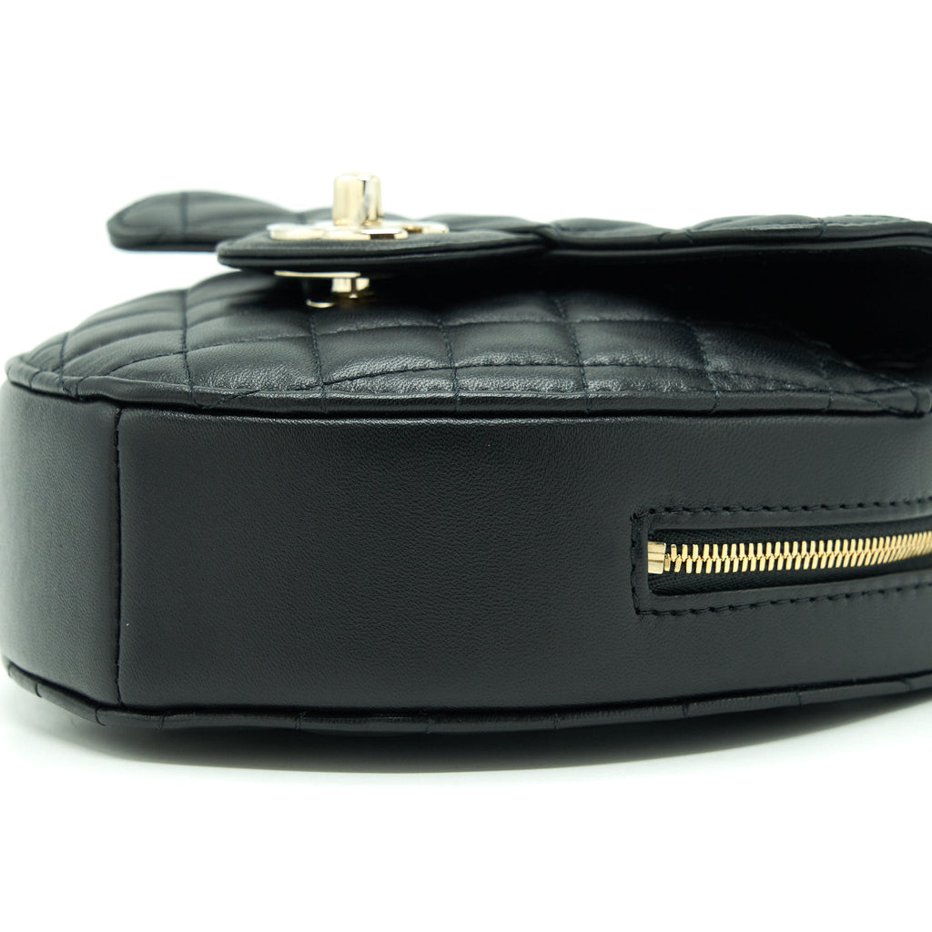 chanel-22s-heart-bag-lambskin-black-lghw-microchip