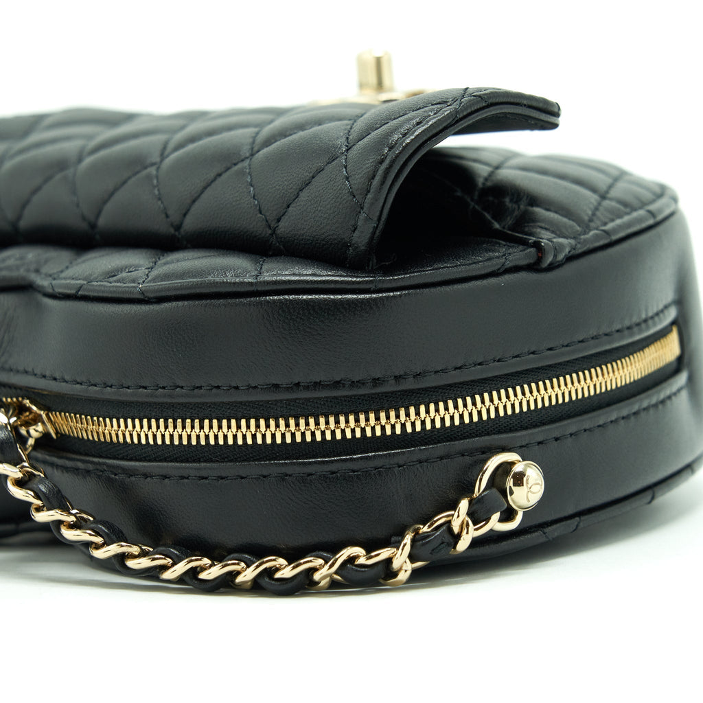 chanel-22s-heart-bag-lambskin-black-lghw-microchip