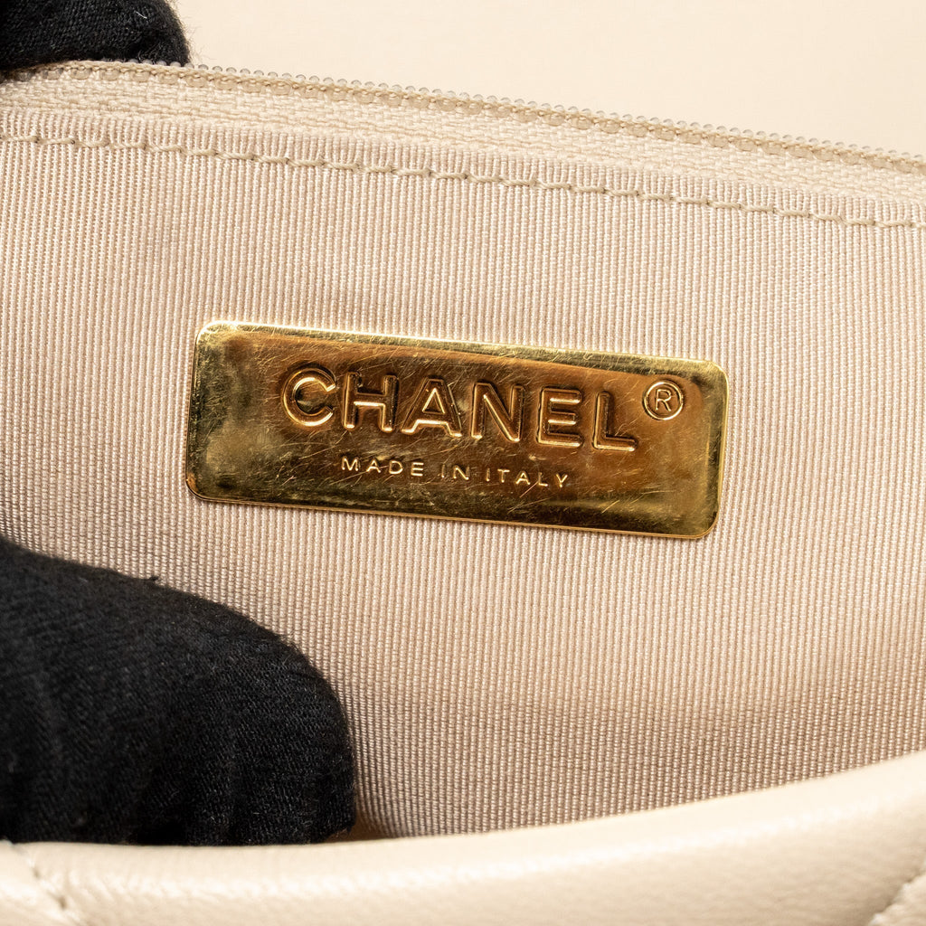 chanel-maxi-19-bag-goatskin-beige-multicolor-hardware