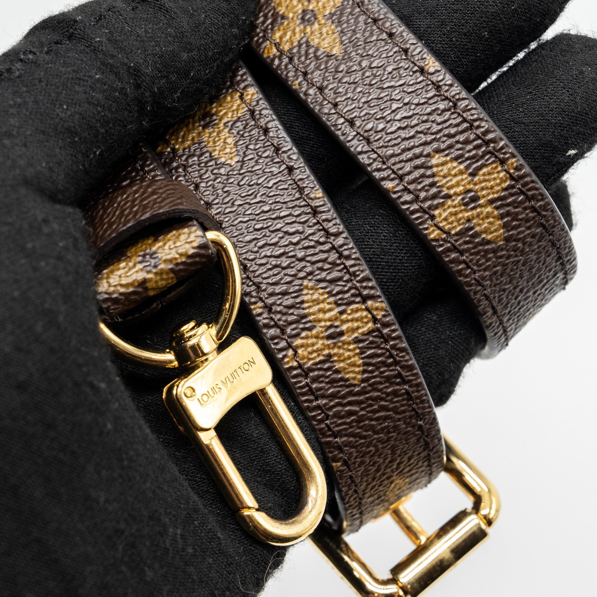louis-vuitton-pochette-metis-monogram-canvas-ghw-20