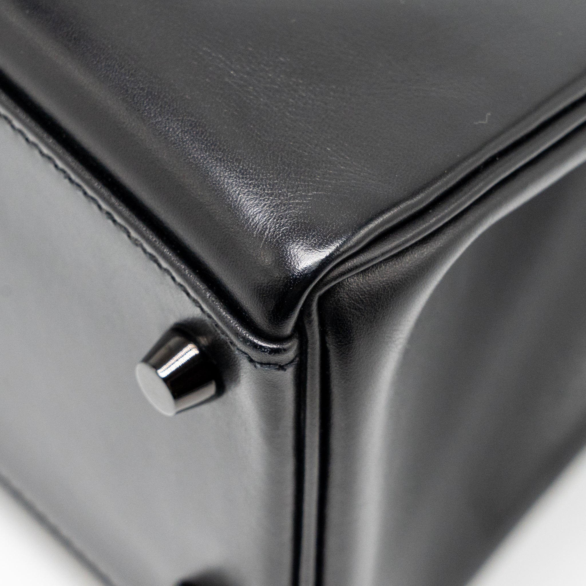 hermes-kelly-32-box-so-black-stamp-square-n