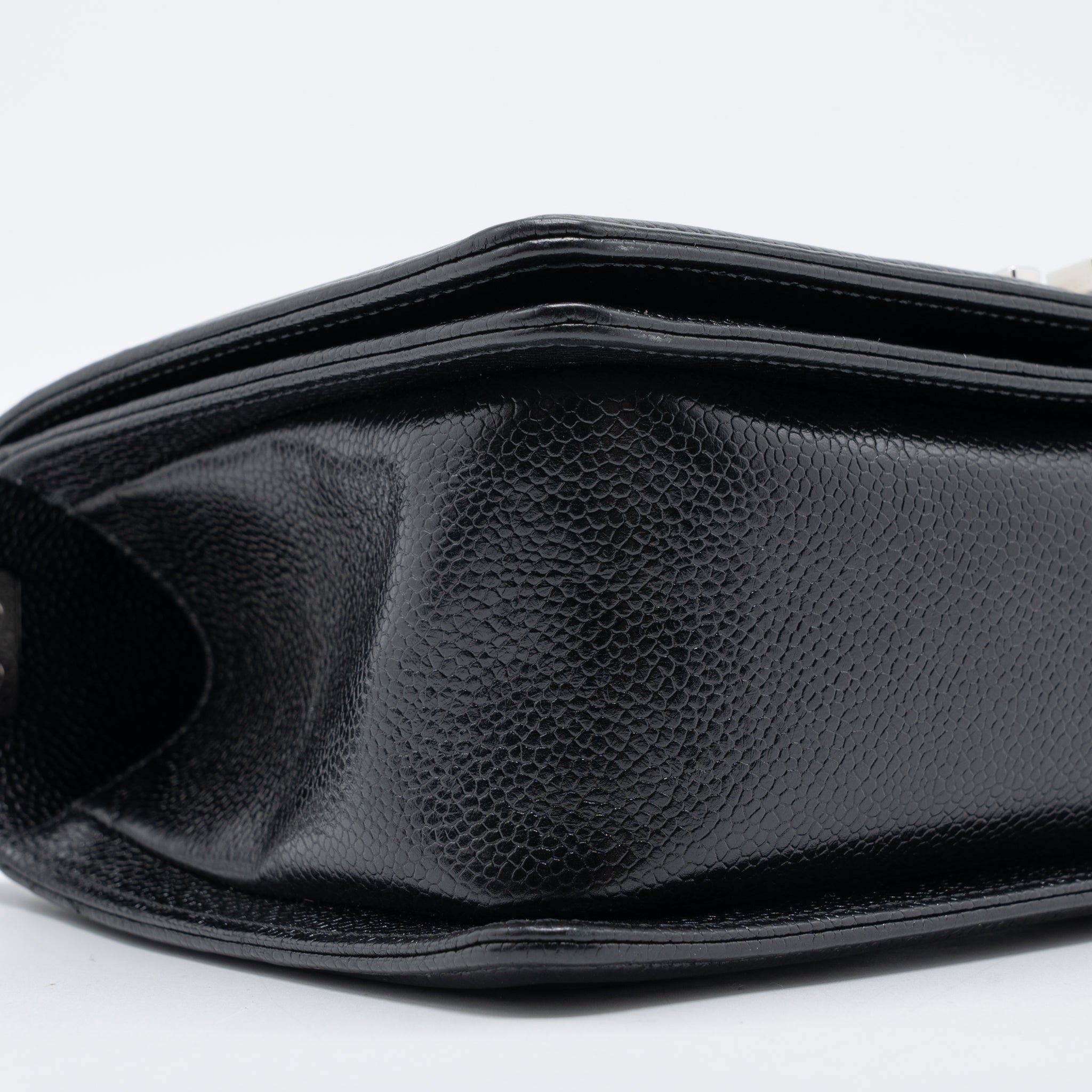 chanel-medium-boy-bag-caviar-black-shw