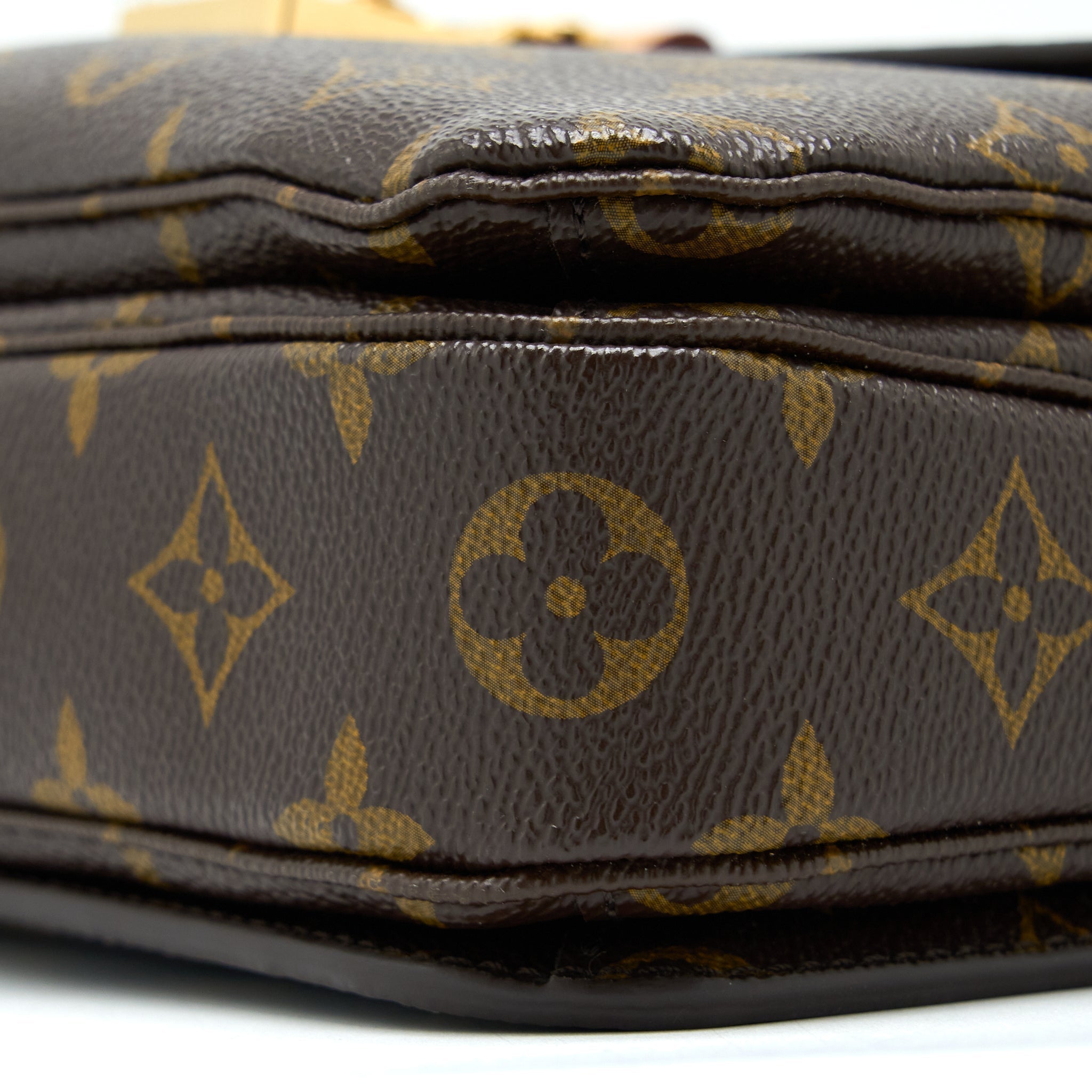 louis-vuitton-pochette-metis-monogram-canvas-ghw-6