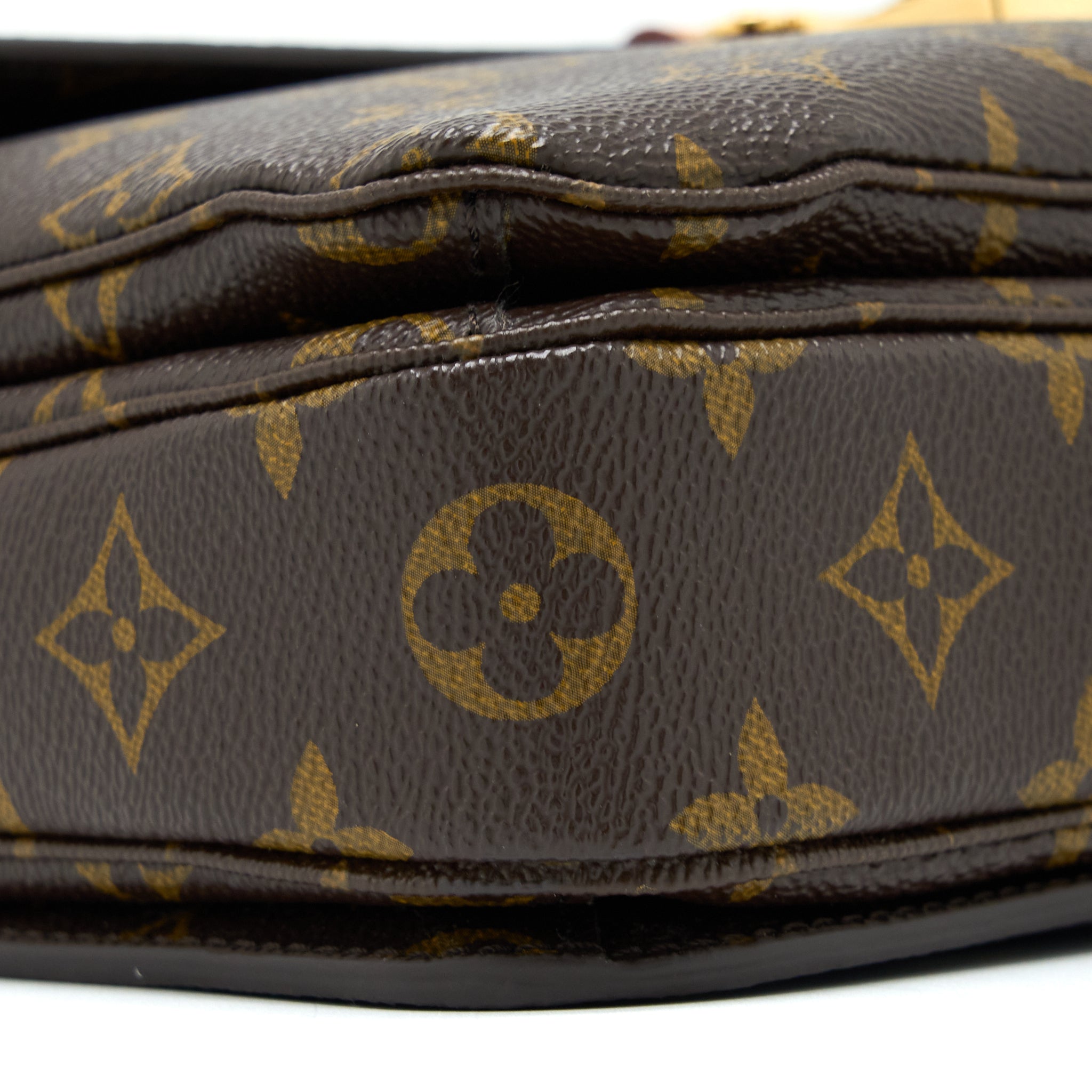 louis-vuitton-pochette-metis-monogram-canvas-ghw-6
