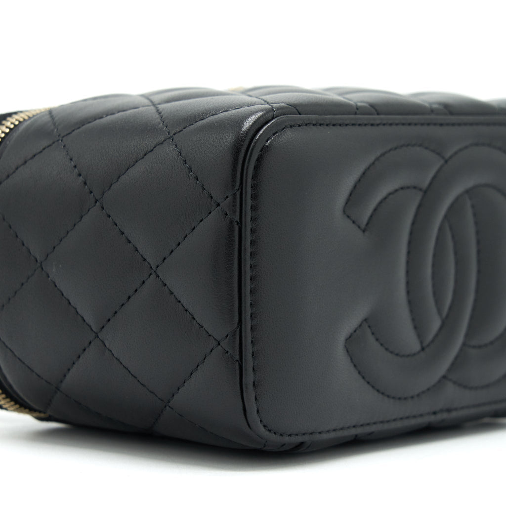 chanel-22a-top-handle-long-vanity-with-chain-lambskin-black-lghw-1
