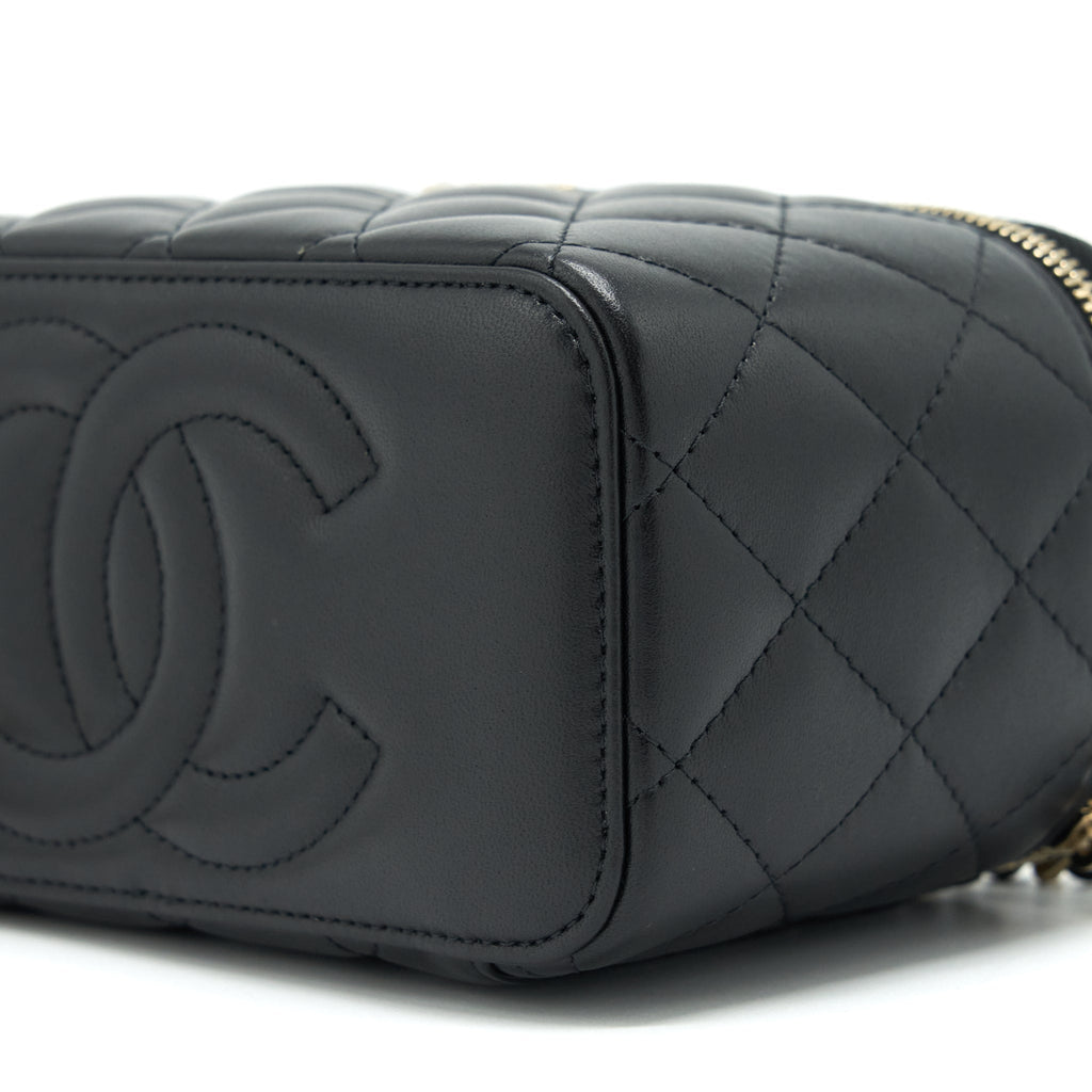 chanel-22a-top-handle-long-vanity-with-chain-lambskin-black-lghw-1