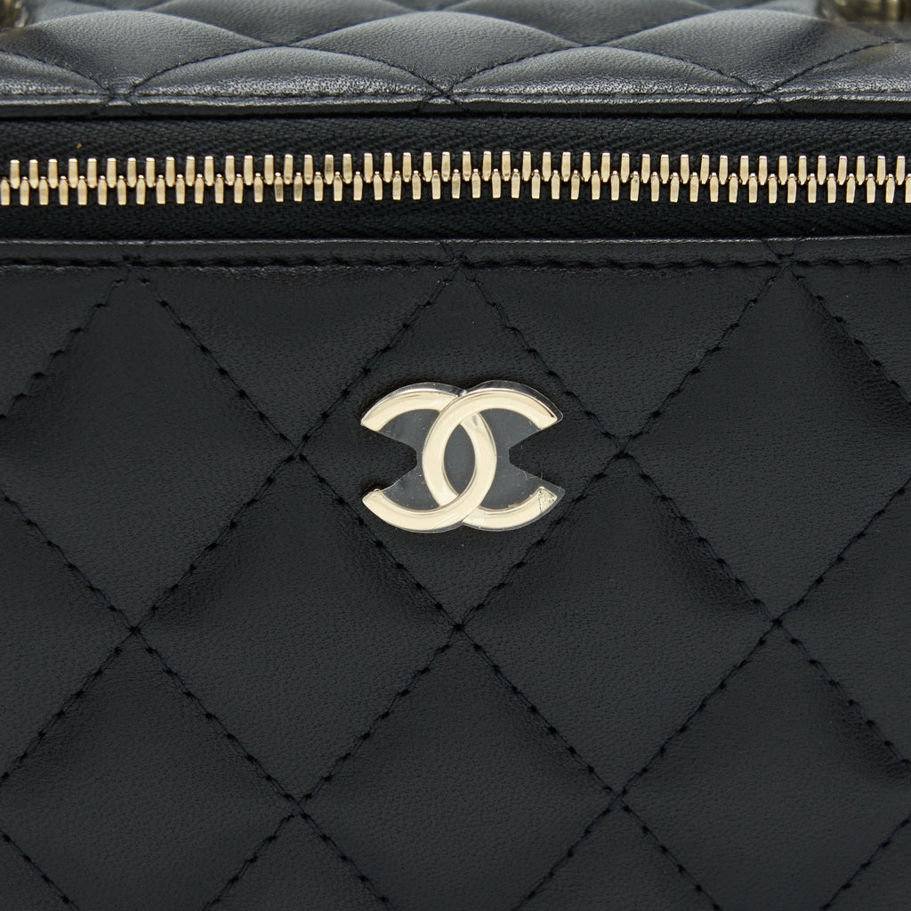 chanel-22a-top-handle-long-vanity-with-chain-lambskin-black-lghw-1