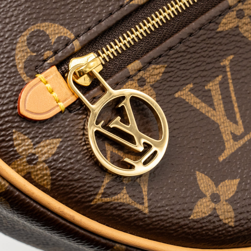 louis-vuitton-half-moon-loop-baguette-monogram-canvas-ghw