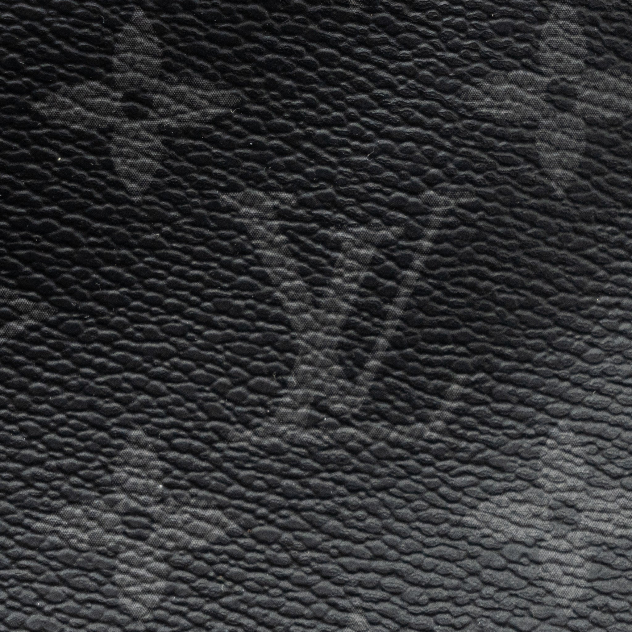 louis-vuitton-cube-de-rangement-pm-monogram-eclipse-shw