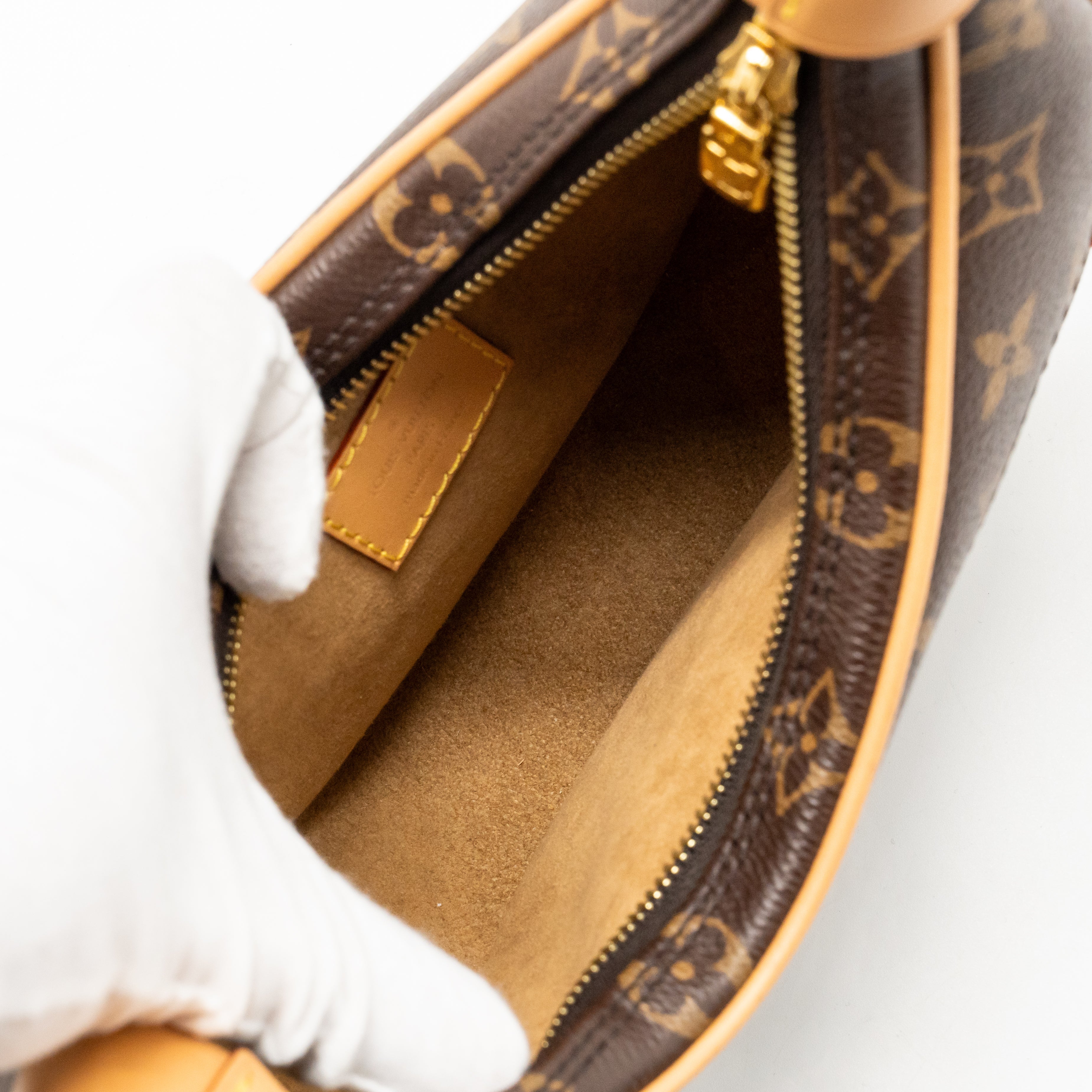 louis-vuitton-half-moon-loop-baguette-monogram-canvas-ghw