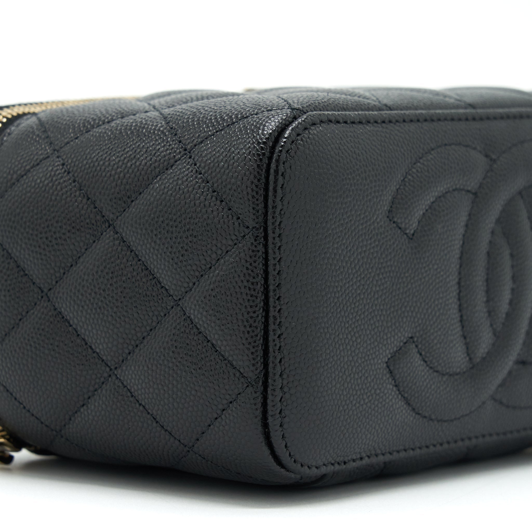chanel-22s-long-vanity-with-chain-caviar-black-lghw-1