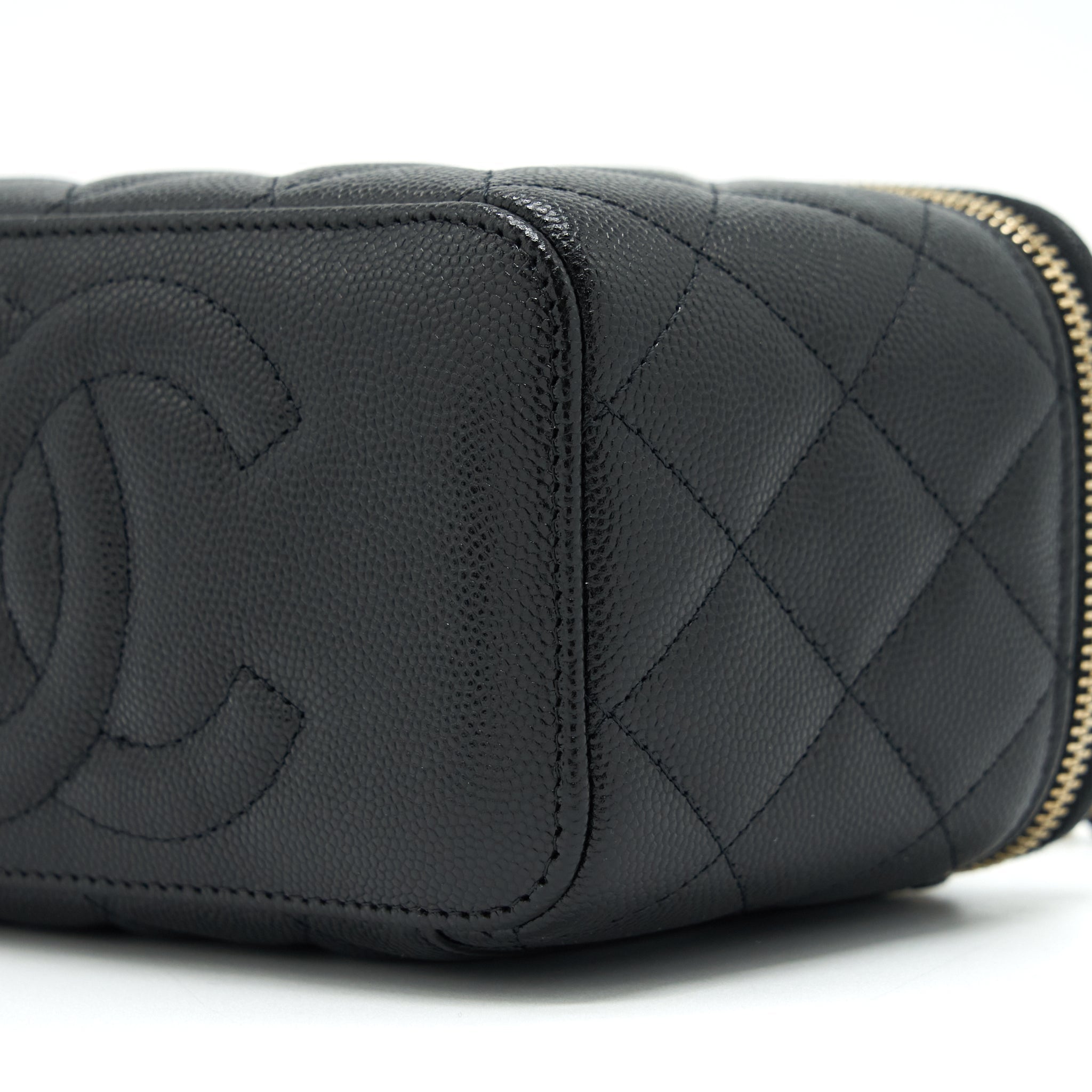 chanel-22s-long-vanity-with-chain-caviar-black-lghw-1