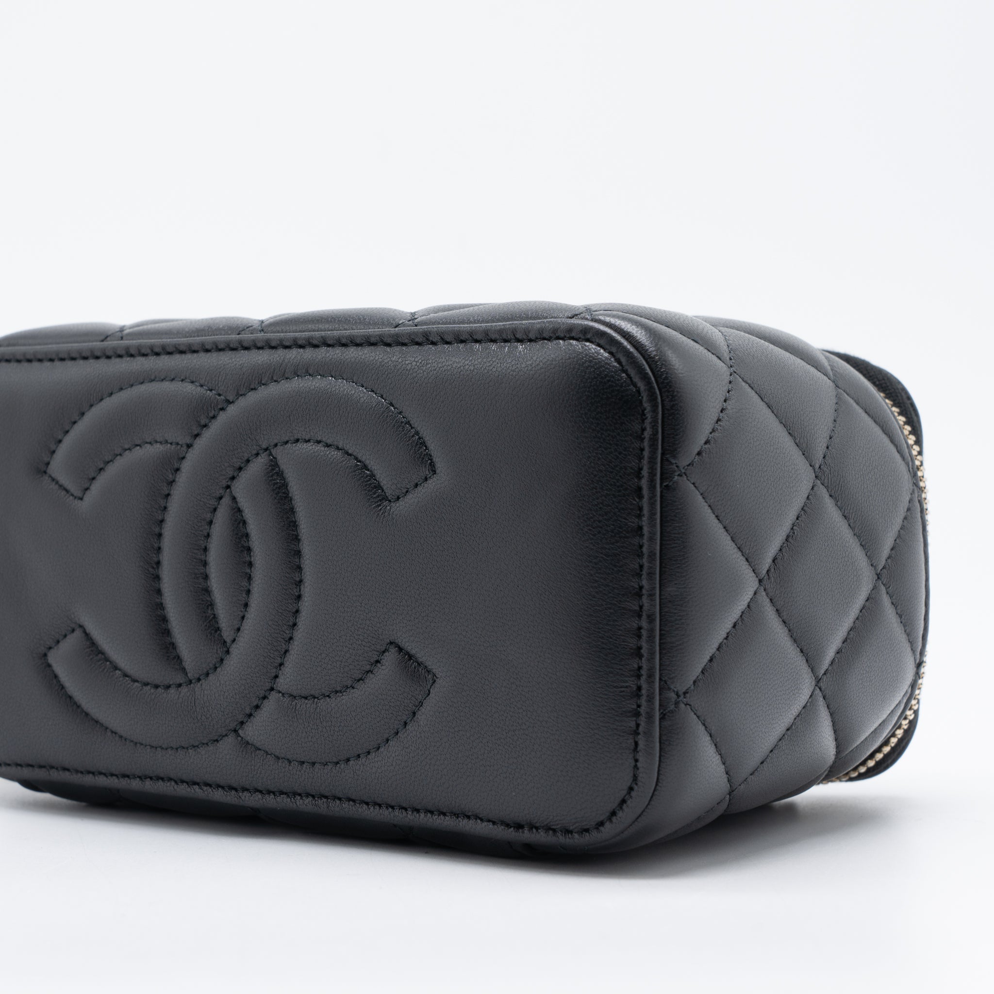 chanel-23c-pearl-crush-long-vanity-lambskin-black-brushed-ghw-microchip